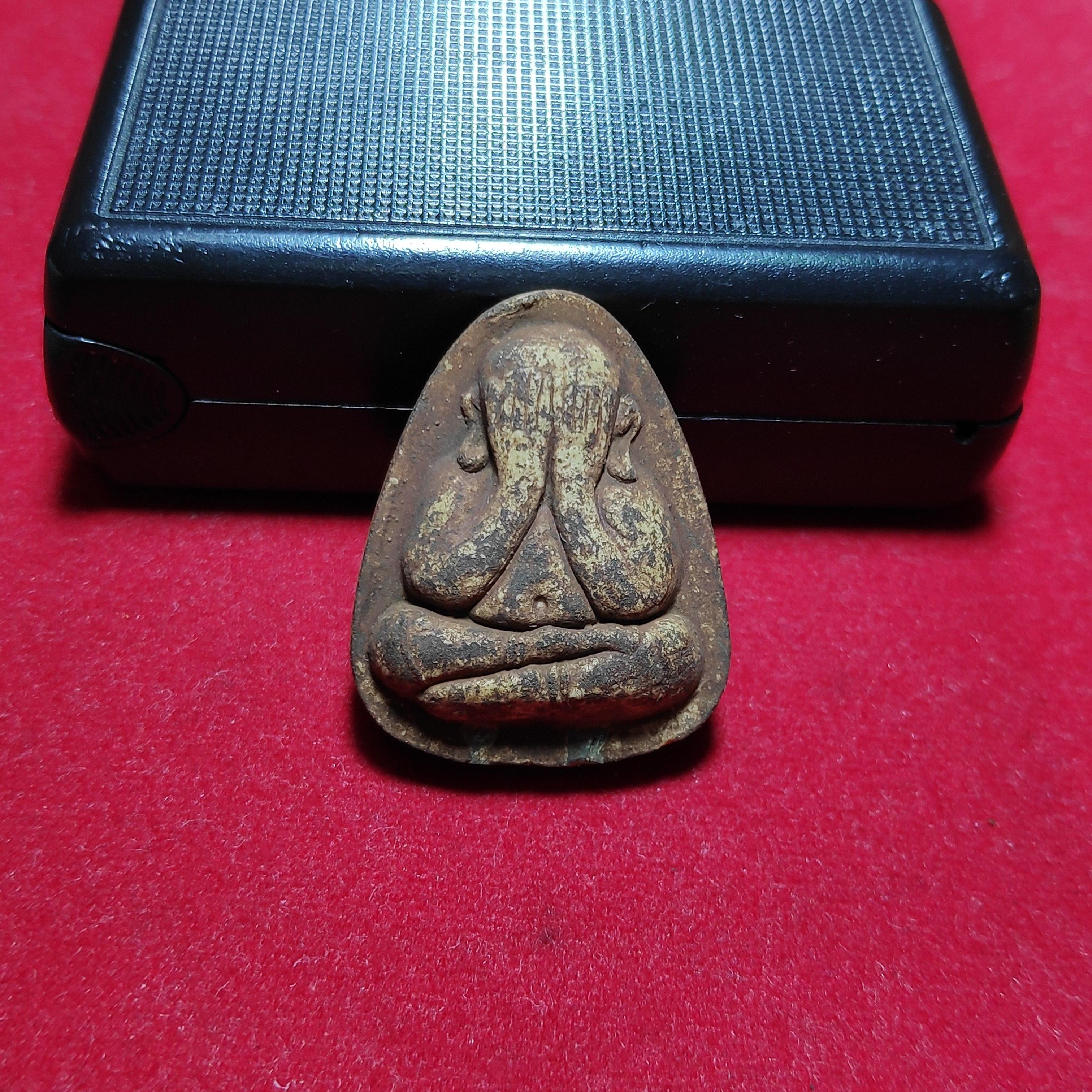 พระปิดตาปลดหนี้หลังยันต์นะหลวงปู่โต๊ะวัดประดู่ฉิมพลี