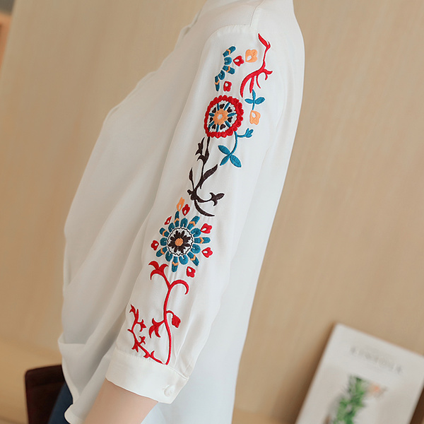 เสื้อแขนสี่ส่วน สีขาวปักแขน. รหัส PP33