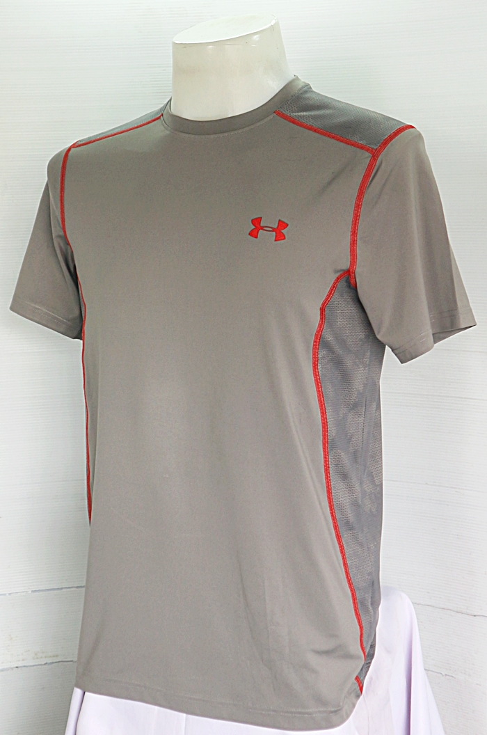 เสื้อ UNDER ARMOUR CAMO แขนสั้น สีเขียวขี้ม้าอ่อน ไซส์ S