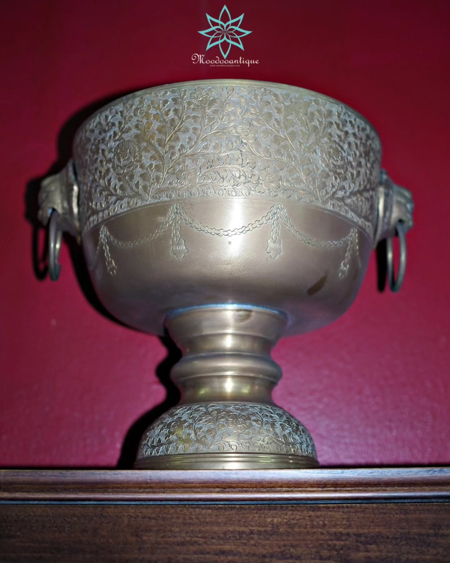 ขันทองเหลืองหูสิงห์ตอกลาย