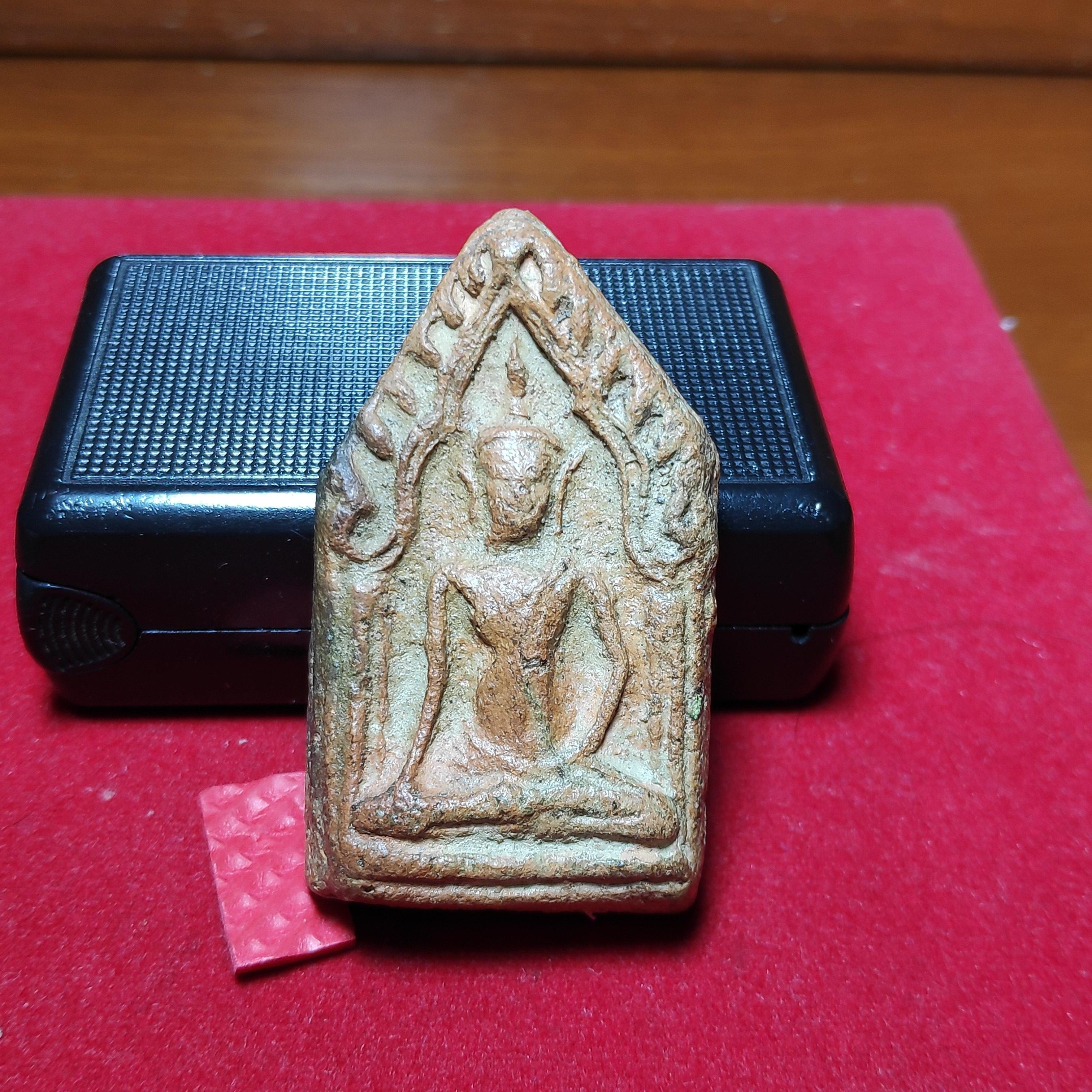 พระขุนแผนหลังยันต์พุฒซ้อนเนื้อดิน