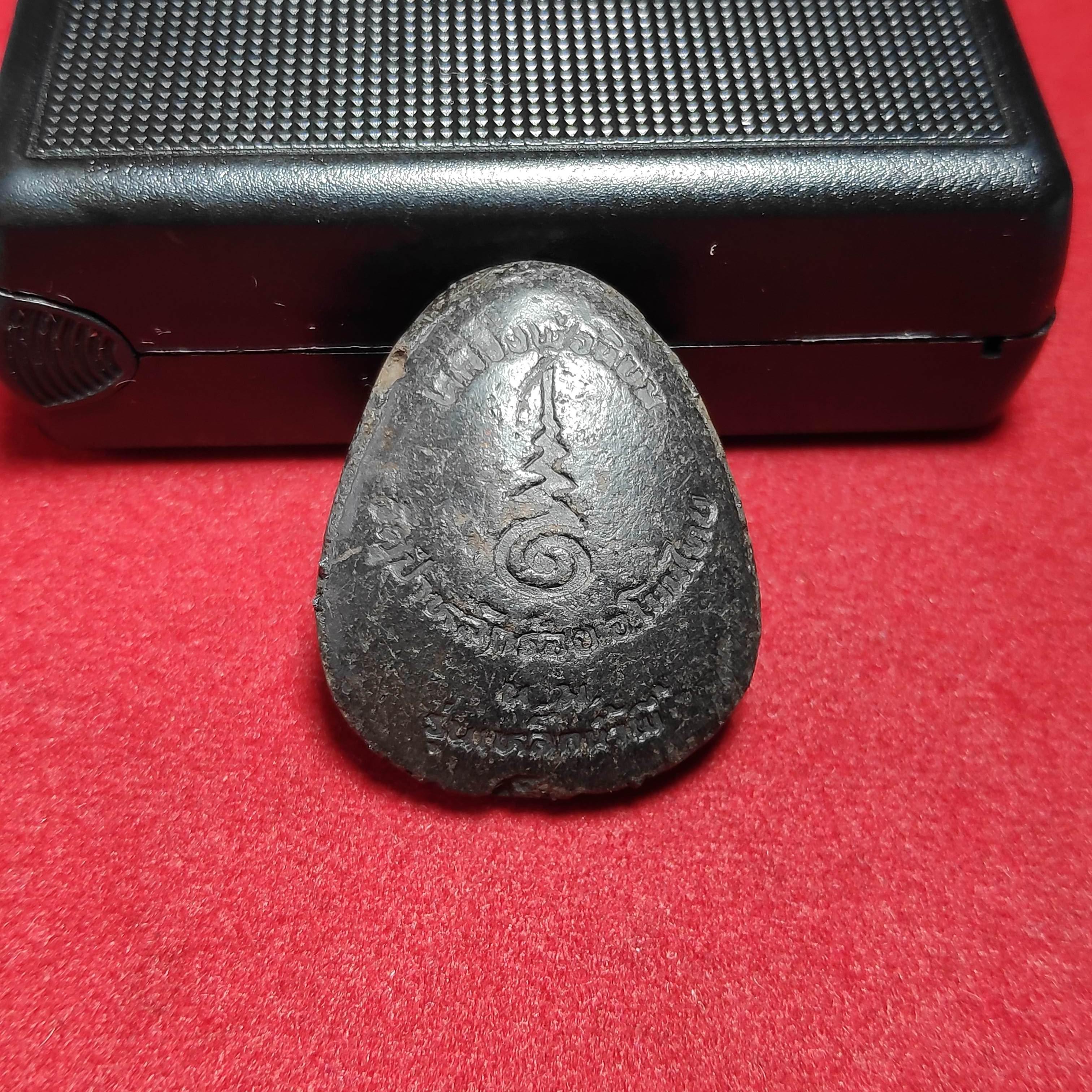 พระปิดตาเนื้อผงใบลานหลวงพ่อนิยมวัดป่าหลักร้อยรุ่นเหล็กน้ำพี้