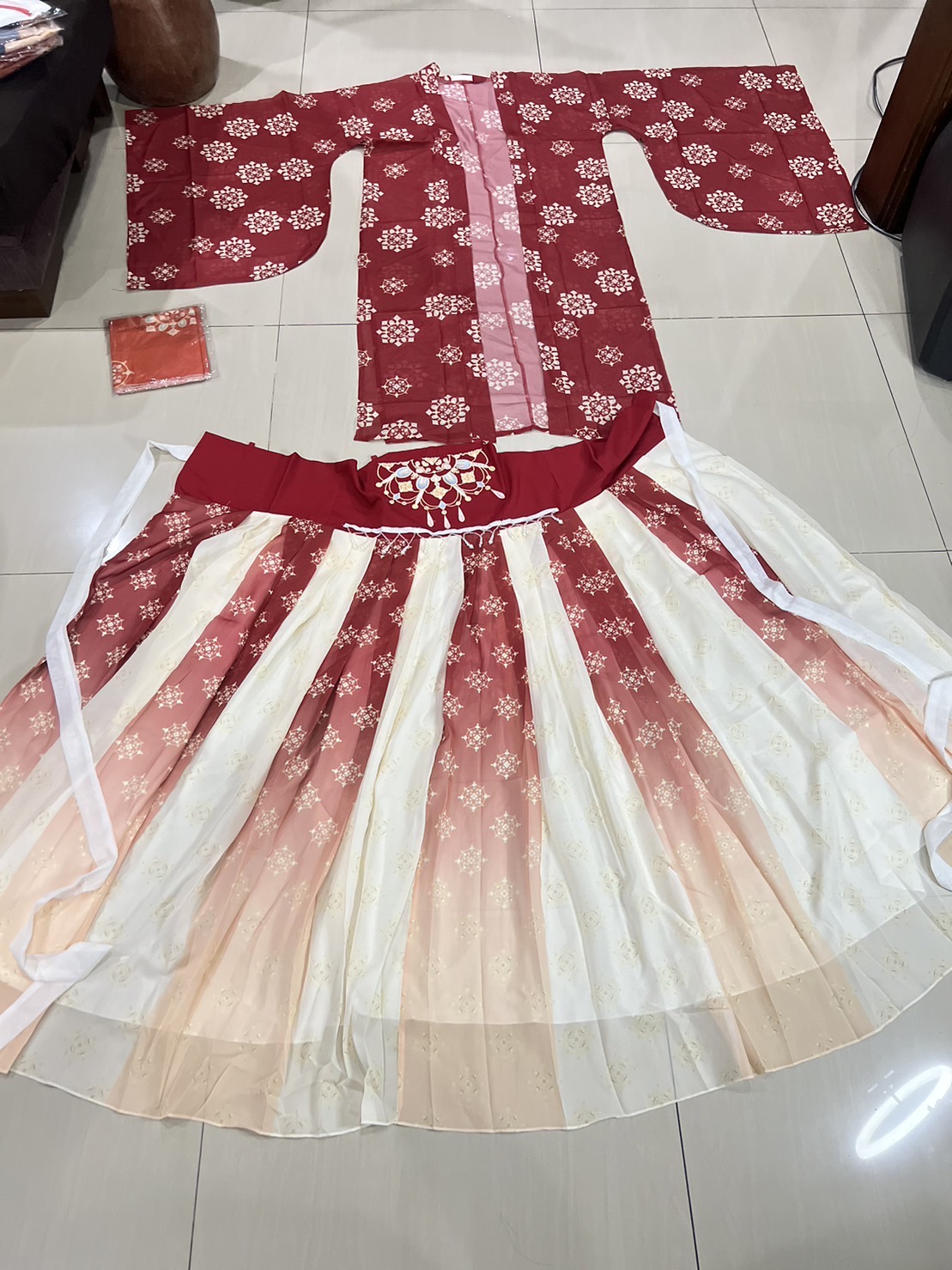 ชุดจีนหญิงฮั่น สีแดง รหัส EL 60 สินค้าพร้อมส่ง