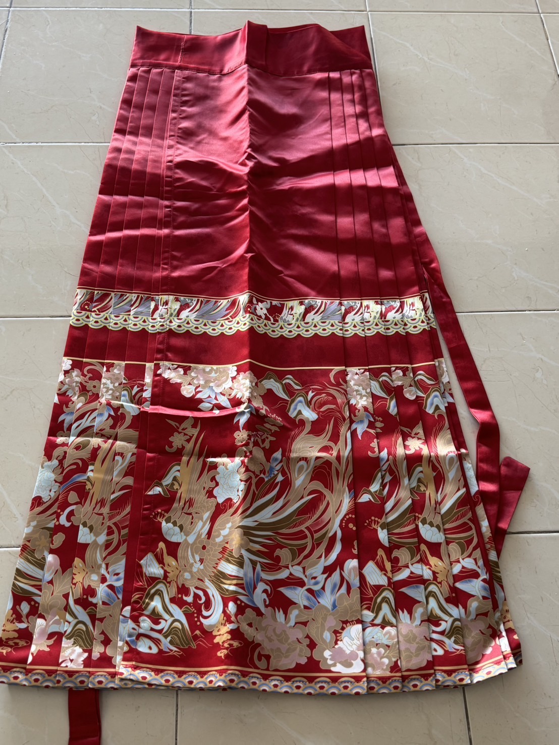 กระโปรงหม่าเมี่ยนยาว สีแดง