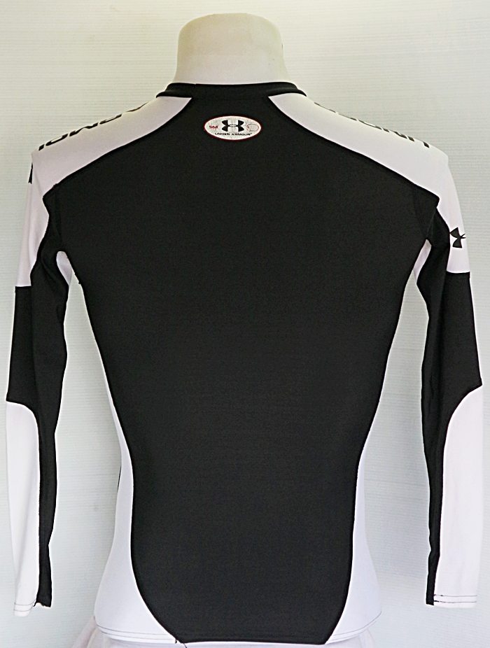 เสื้อรัดกล้ามเนื้อ UNDER ARMOUR แขนยาว สีดำขาว ไซส์ S
