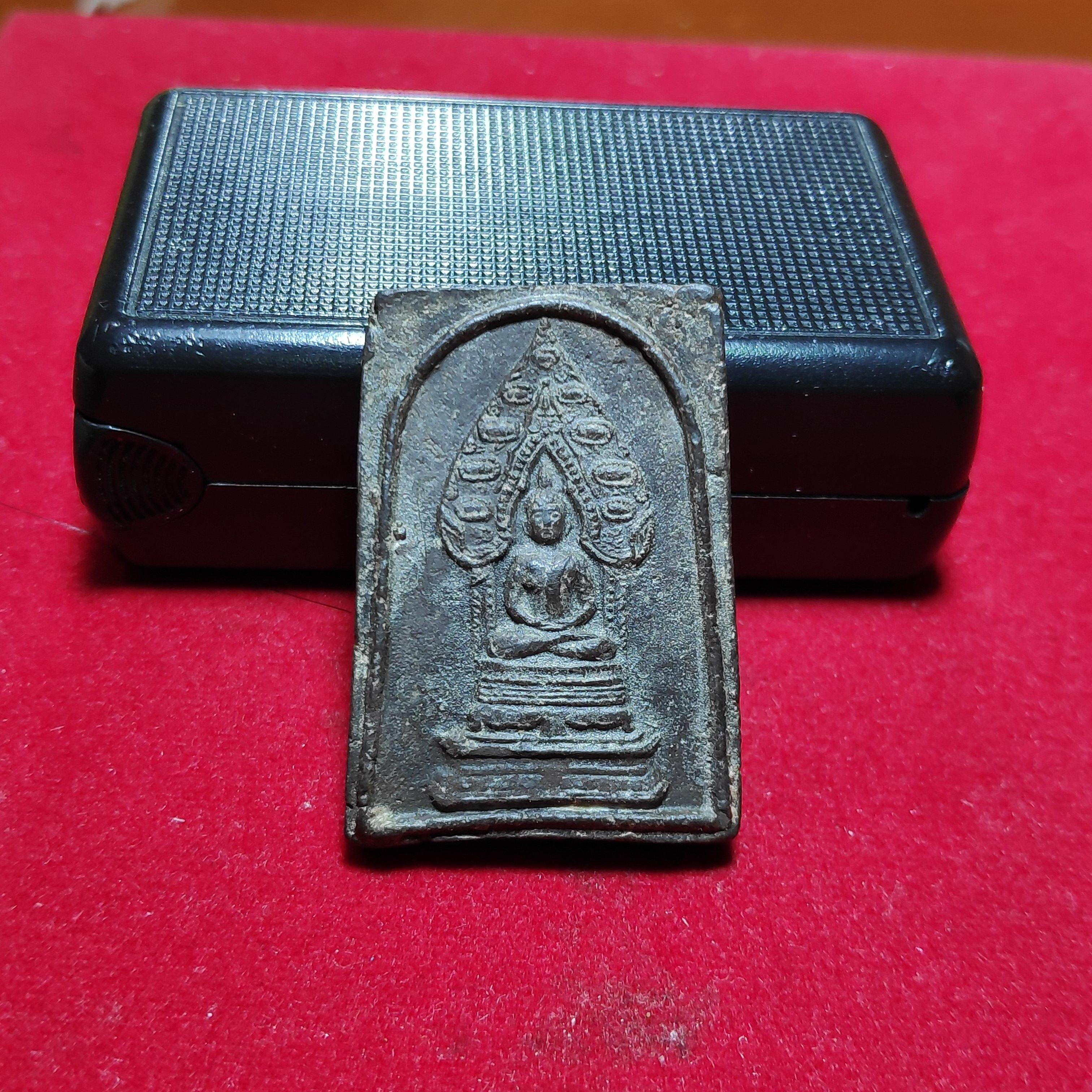 พระนิรันตรายหลังยันต์หลวงพ่อกวยเนื้อผงยาจินดามณี