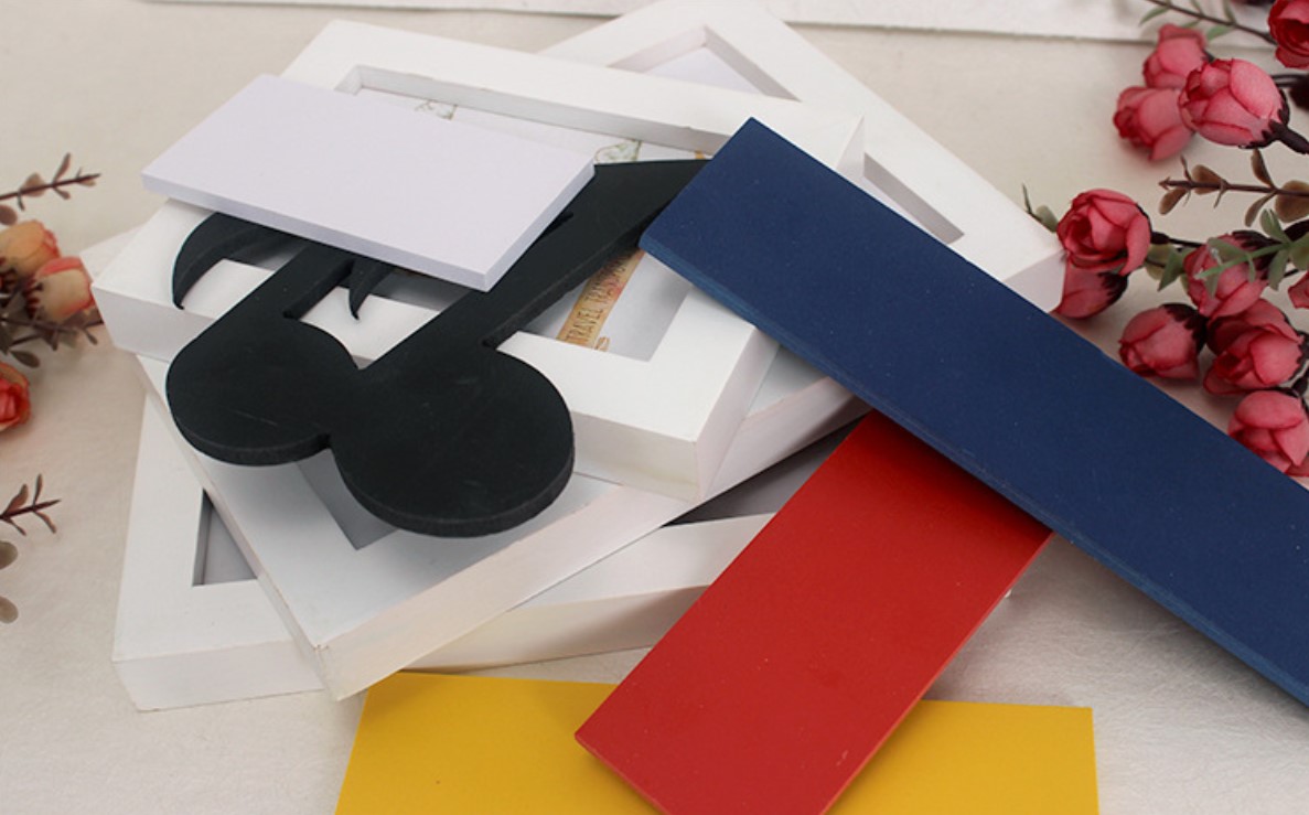 ชุดกรอบรูปติดผนัง Music กรอบรูปไม้ 7 ชิ้น+งานไม้ตกแต่งแนวดนตรี พร้อมรูปภาพตามแบบและวัสดุติดตั้ง