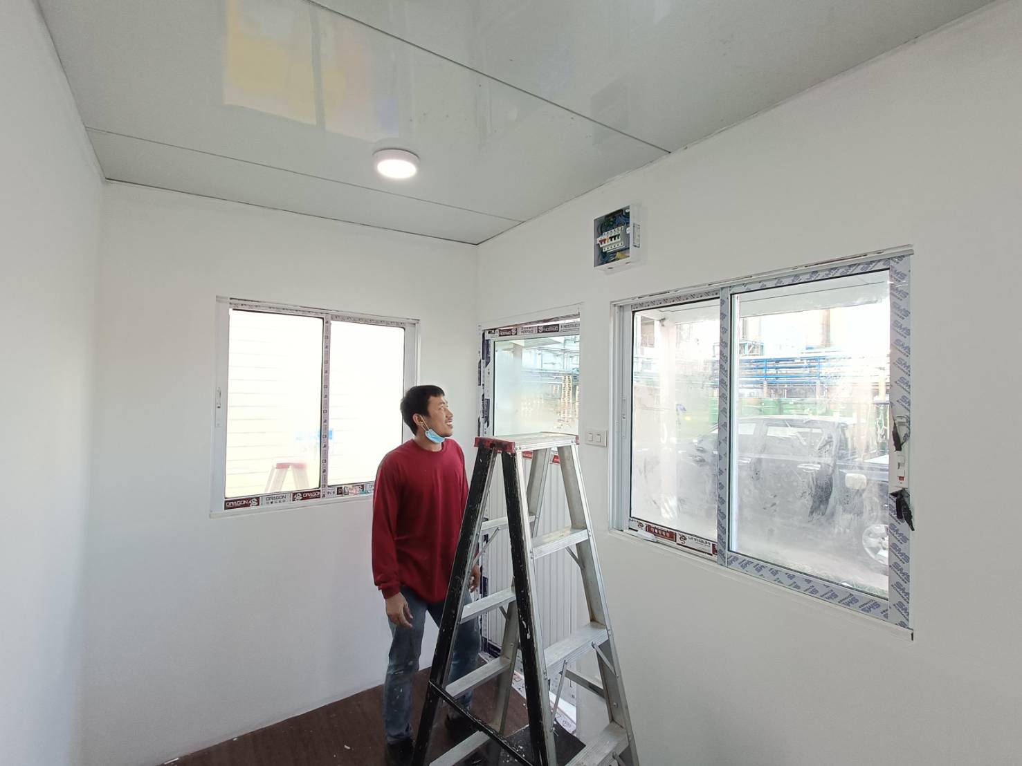 บ้านน็อคดาวน์ขนาด 2*3 เมตร พร้อมกันสาด ระเบียงด้านหน้า UC-K05 *** รวมค่าจัดส่ง