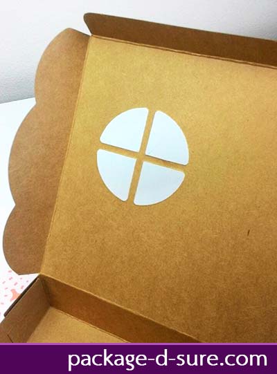 กล่องสี่เหลี่ยมจัตุรัส ทรงเตี้ย เปิดบน 14.4x14.4x4 กระดาษคราฟ