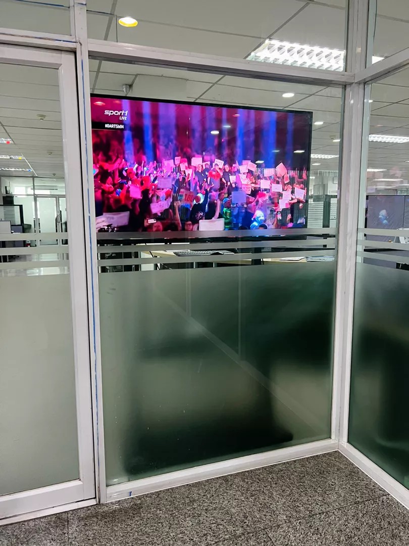 Gnnรุ่น1800 ขาทีวีตั้งพื้น รองรับทีวี100นิ้ว ขาทีวีเคลื่อนที่ มีล้อเลื่อนล็อคล้อได้ พร้อมชั้นวาง รองรับทีวีขนาดใหญ่ได้ ***ประกอบใช้งานได้เองง่ายๆ