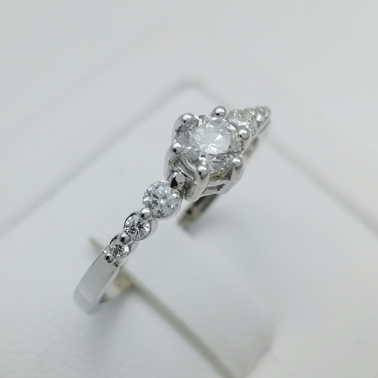 แหวนเพชรแท้น้ำหนักรวม 0.34 cts ทองคำแท้ 18K