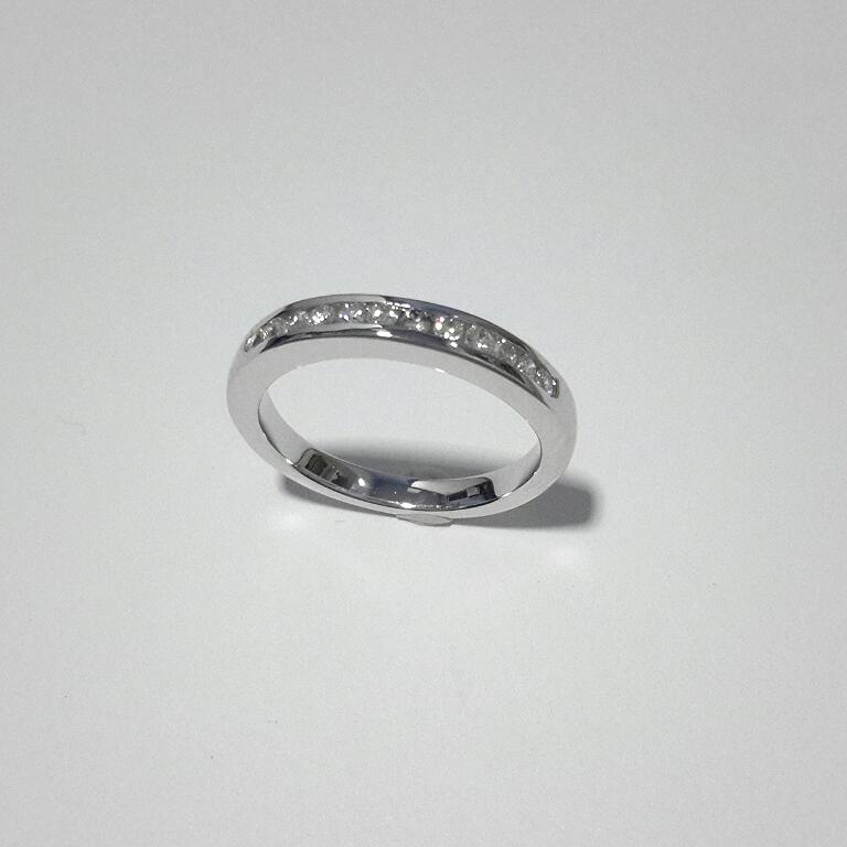 แหวนเพชรเรียงทองคำขาวประดับเพชรเบลเยี่ยมแท้รวม 0.24 cts