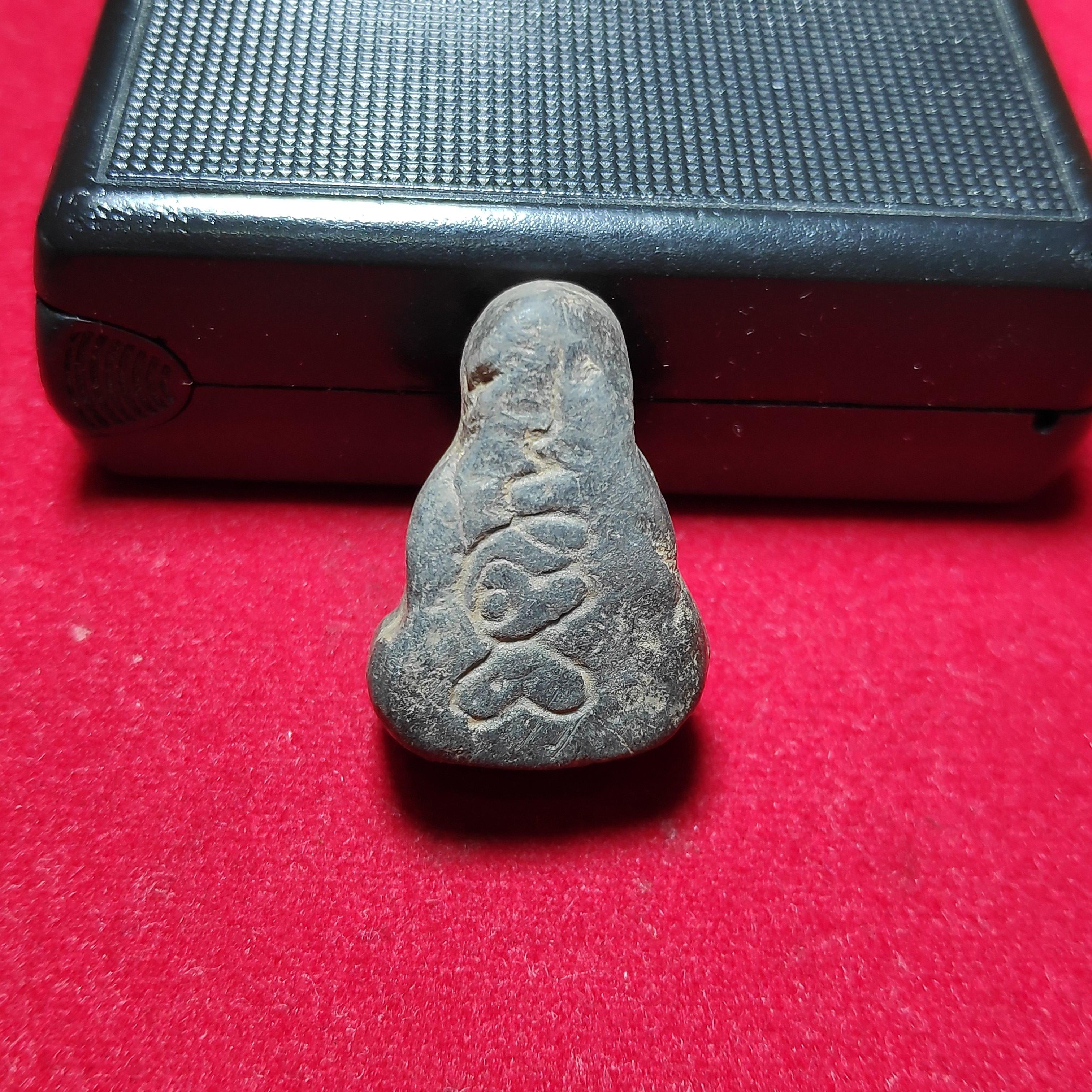 พระปิดตาพิมพ์ชลูดหลวงปู่บุญวัดกลางบางเเก้วหลังยันต์เฑาะว์