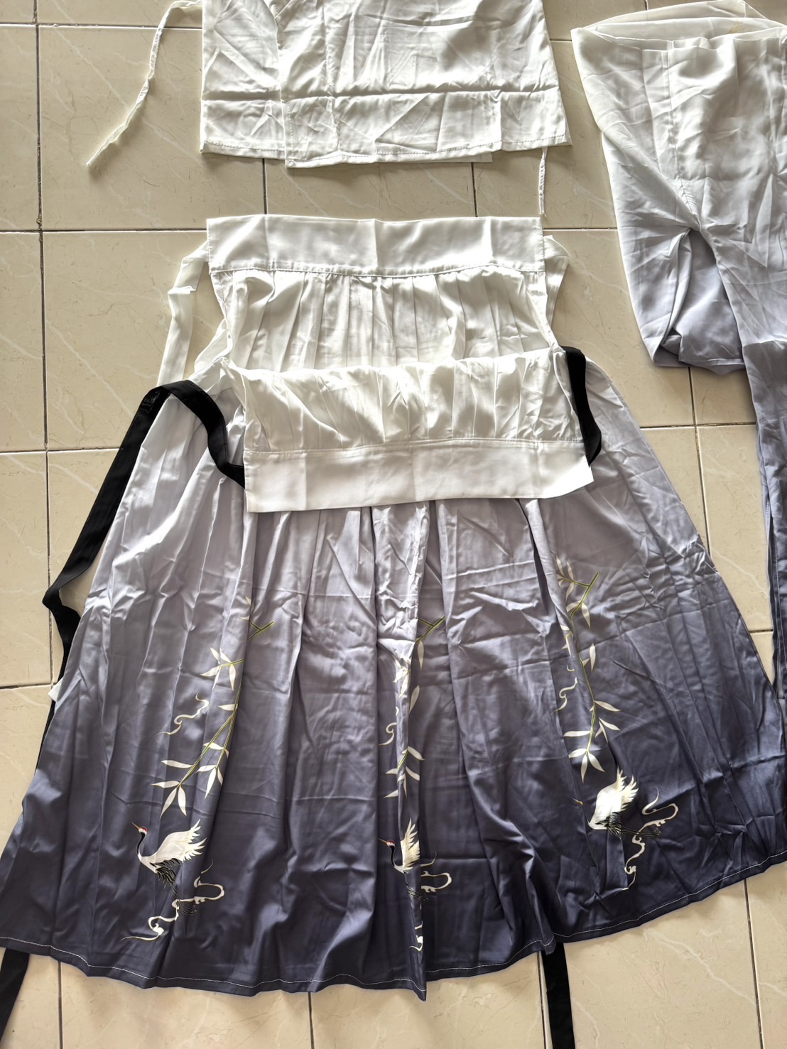 ชุดองค์ชายฮั่น พร้อมส่ง เสื้อขาว + กระโปรง + เสื้อคลุม รหัส 742