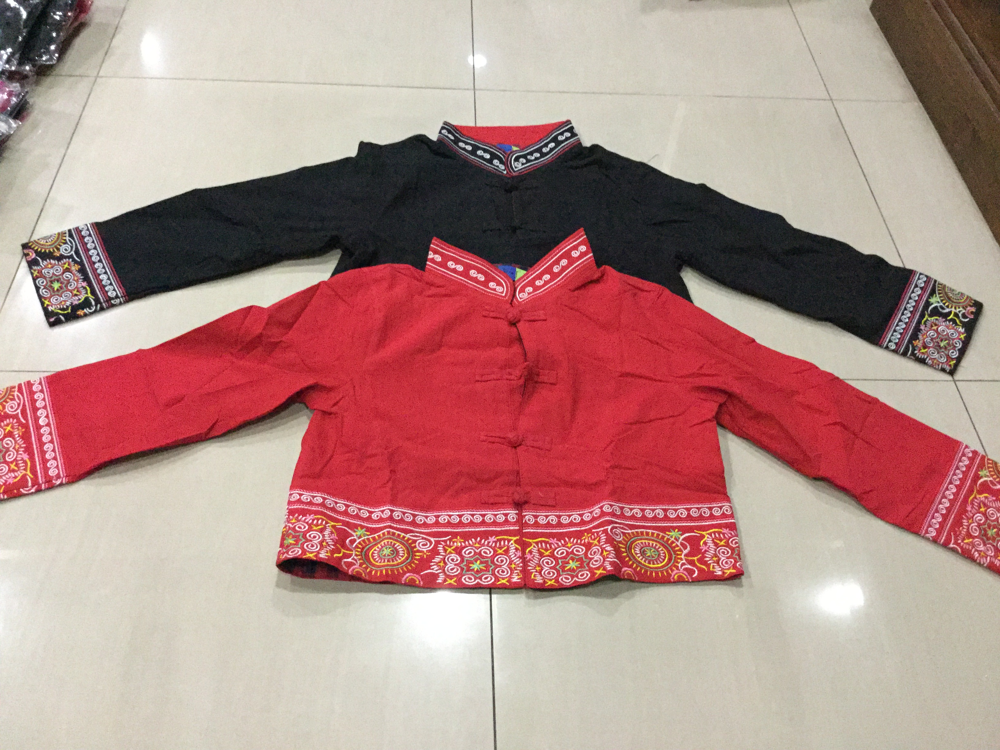 เสื้อจีนหญิงลายปัก สีแดง รหัส SH 65 สินค้าพร้อมส่ง