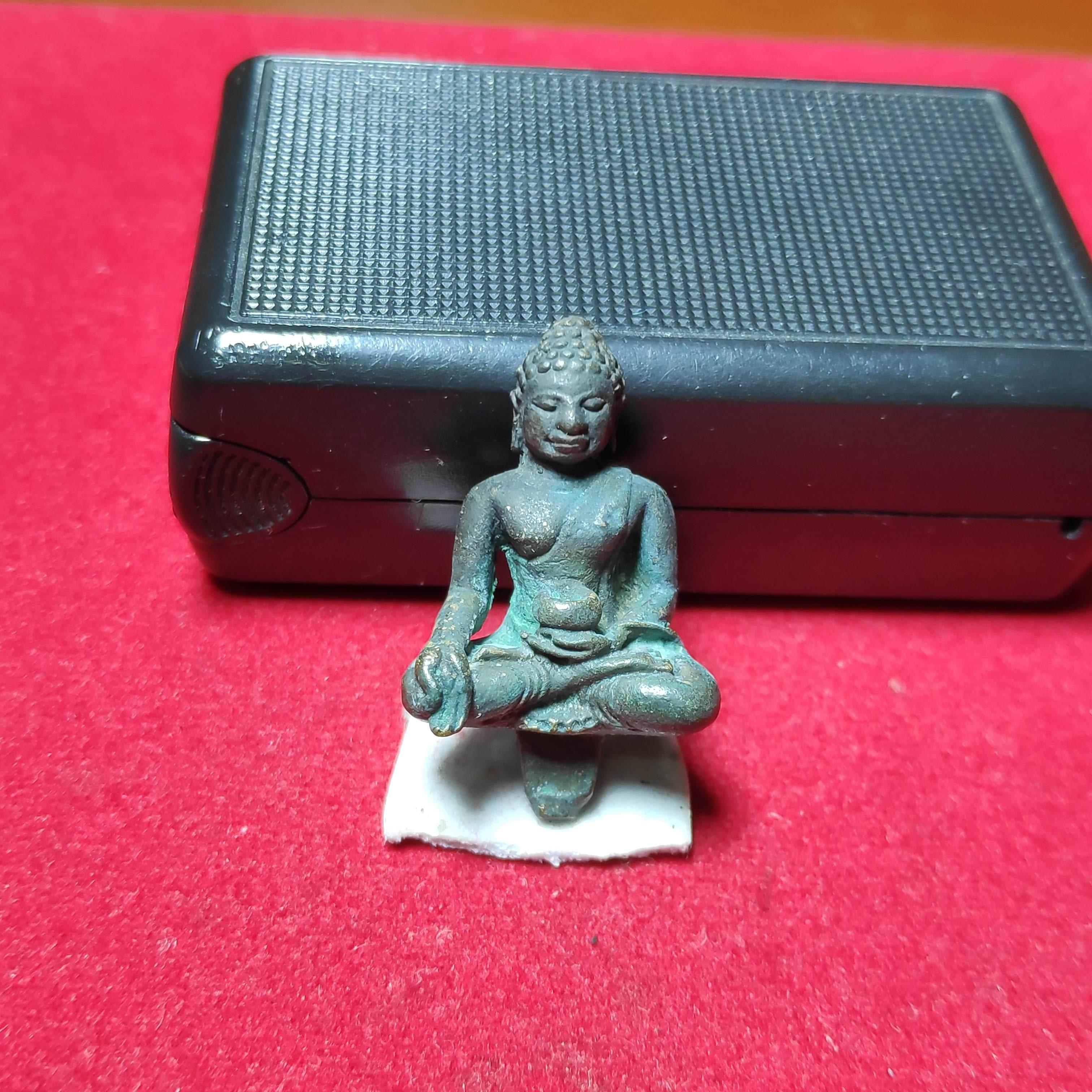 รูปหล่อพระยอดธงปางอุ้มบาตรเนื้อสัมฤทธิ์