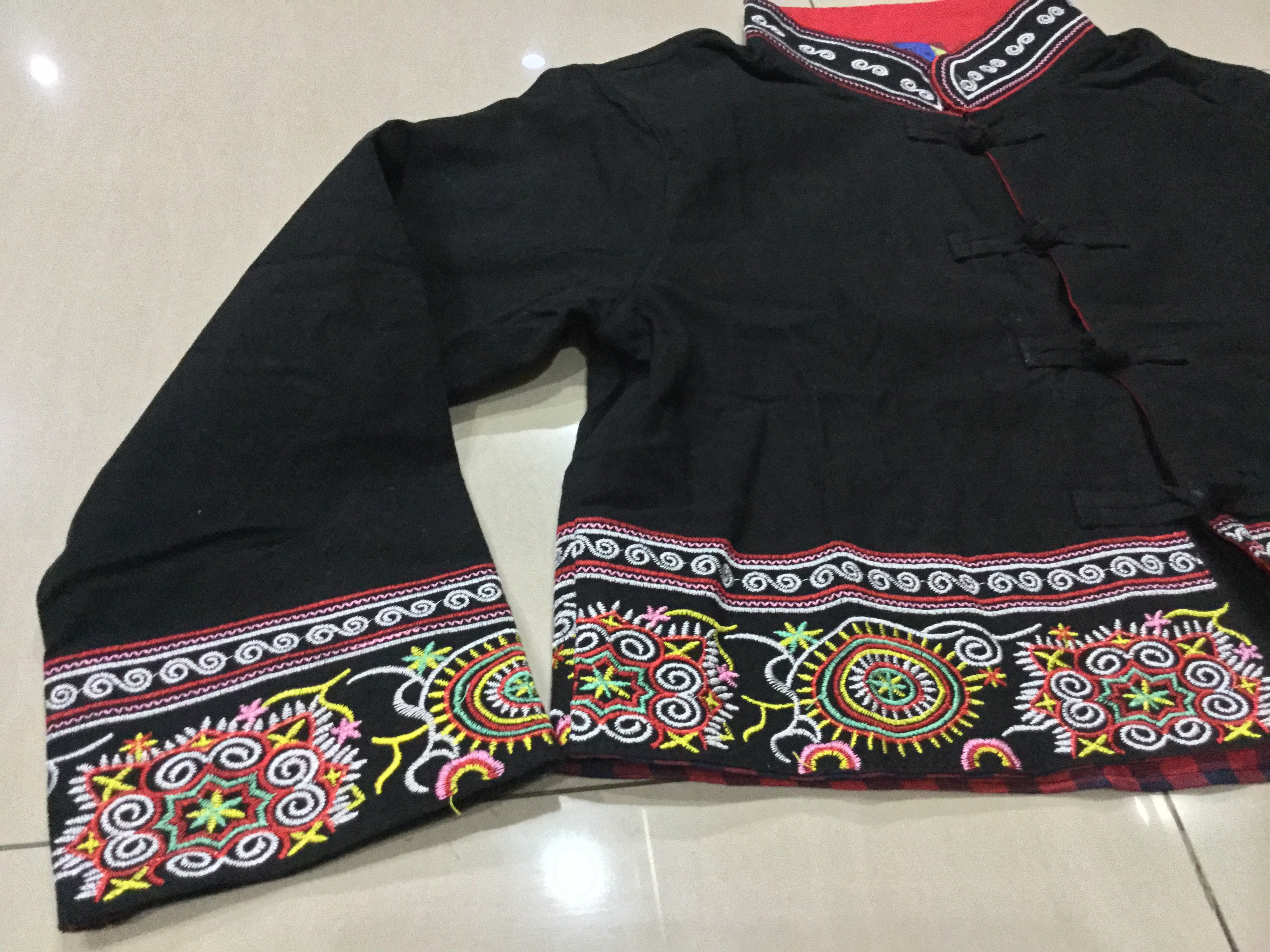 เสื้อจีนหญิงลายปัก สีดำ รหัส SH 65 สินค้าพร้อมส่ง