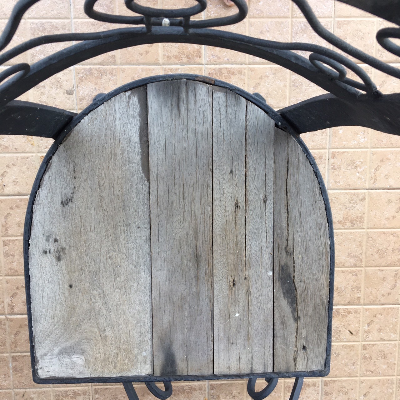 ชุดโต๊ะเก้าอี้เหล็กดัดงานเก่า