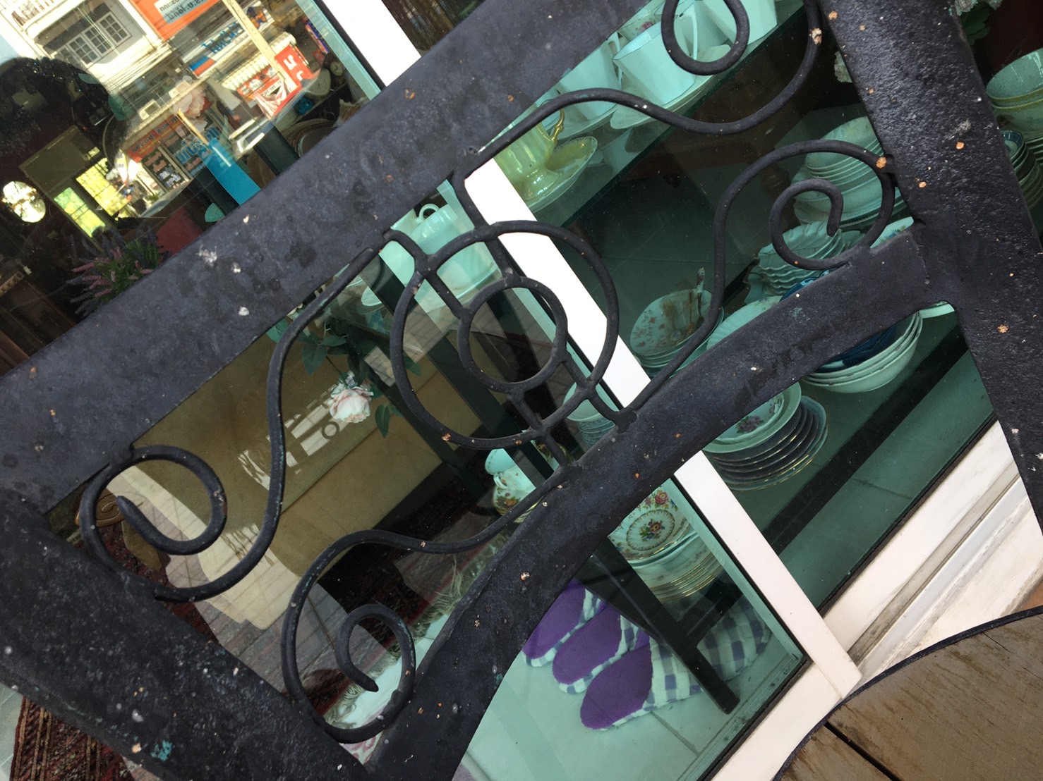 ชุดโต๊ะเก้าอี้เหล็กดัดงานเก่า