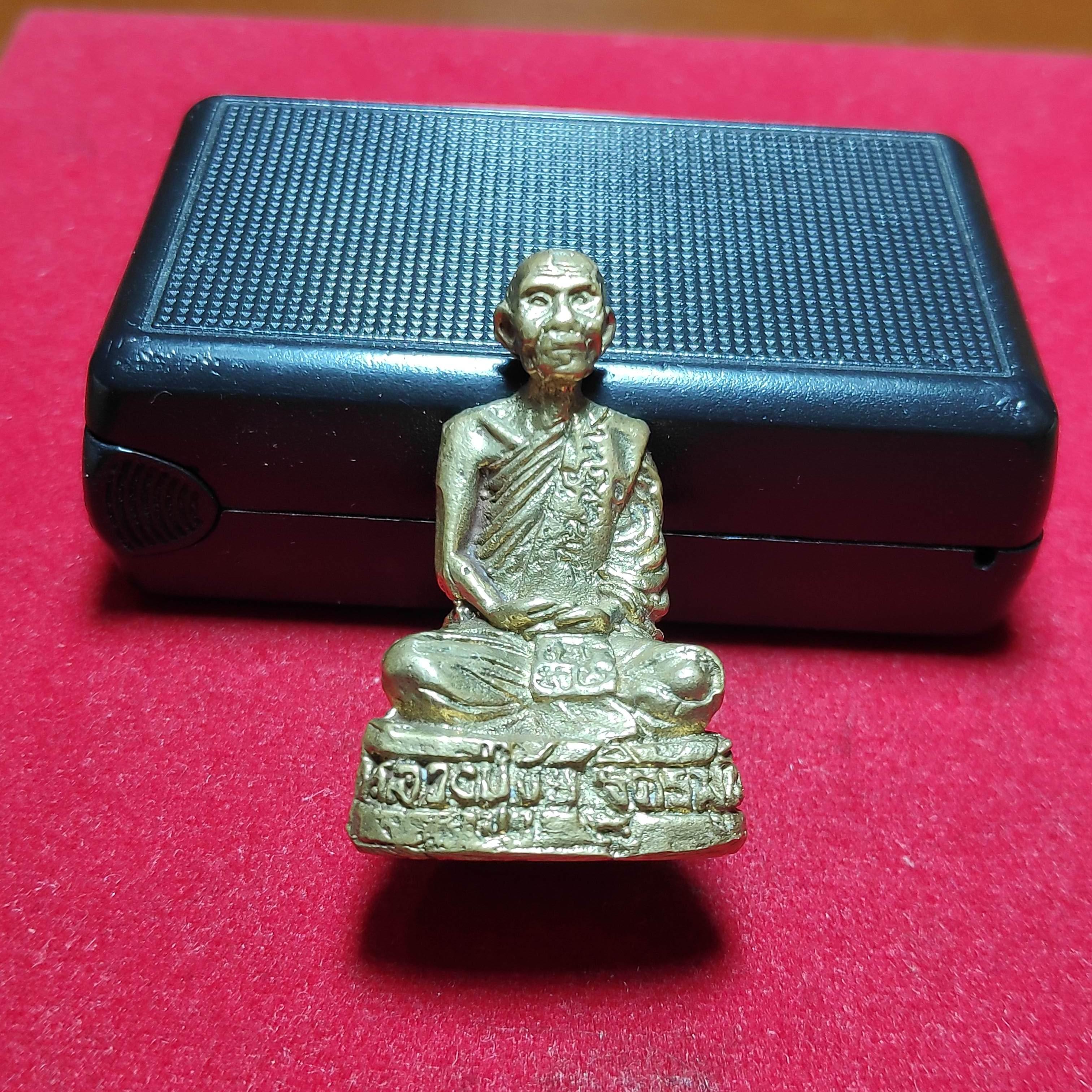 รูปหล่ออุดกริ่งหลวงปู่ขุ้ยวัดซับตะเคียนออกวัดบ้านไร่