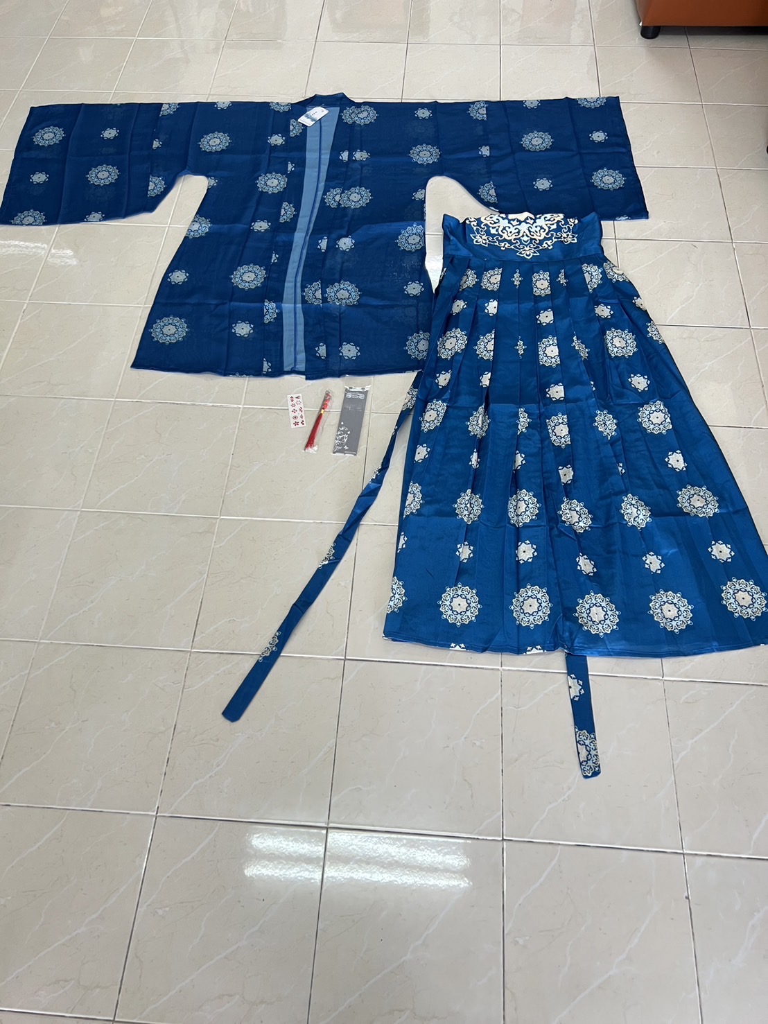 ชุดจีนหญิงฮั่น เสื้อน้ำเงิน + เดรสน้ำเงิน