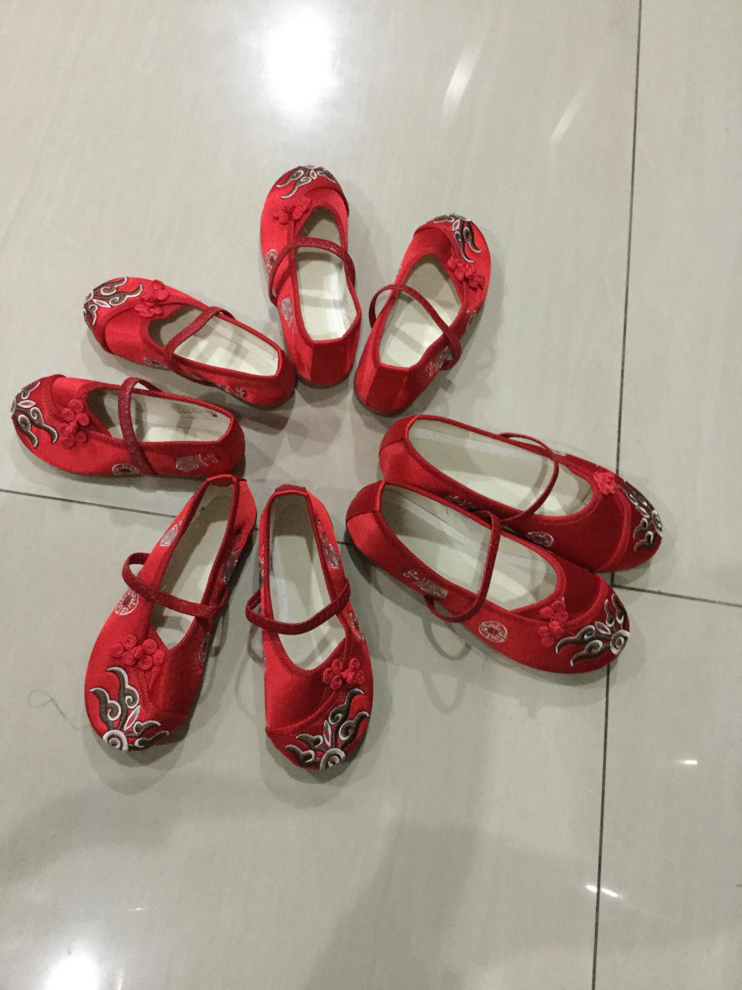 รองเท้า สไตล์จีน ของสาวน้อยสีแดง ใหญ่ พร้อมส่ง