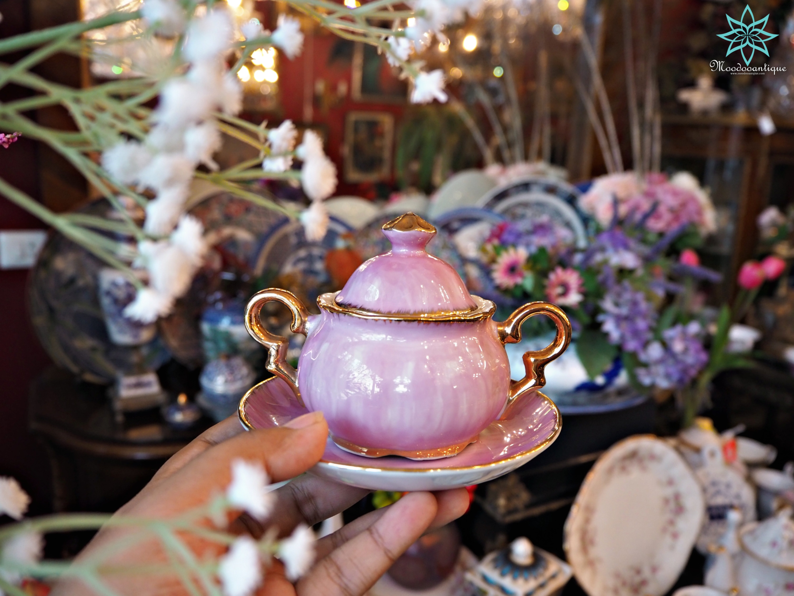 โถน้ำตาลชมพูอมม่วง