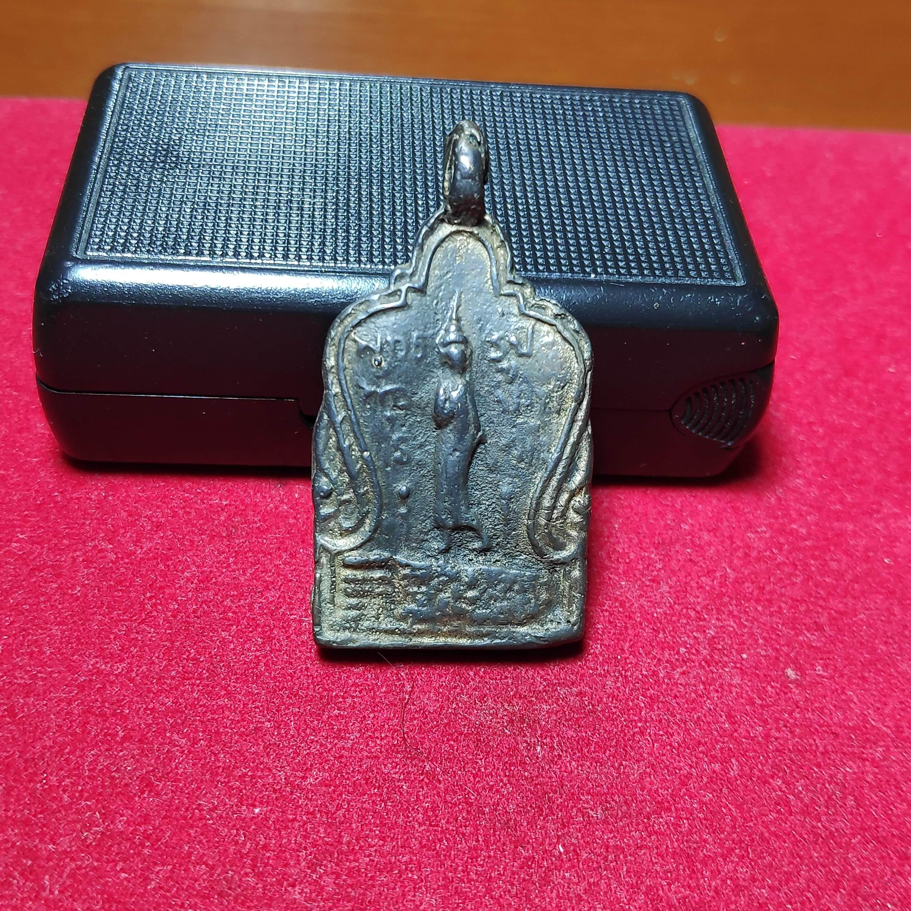 เหรียญหล่อชินราชหลังพระลีลาหลวงพ่อเอมวัดคลองโป่งปี2472