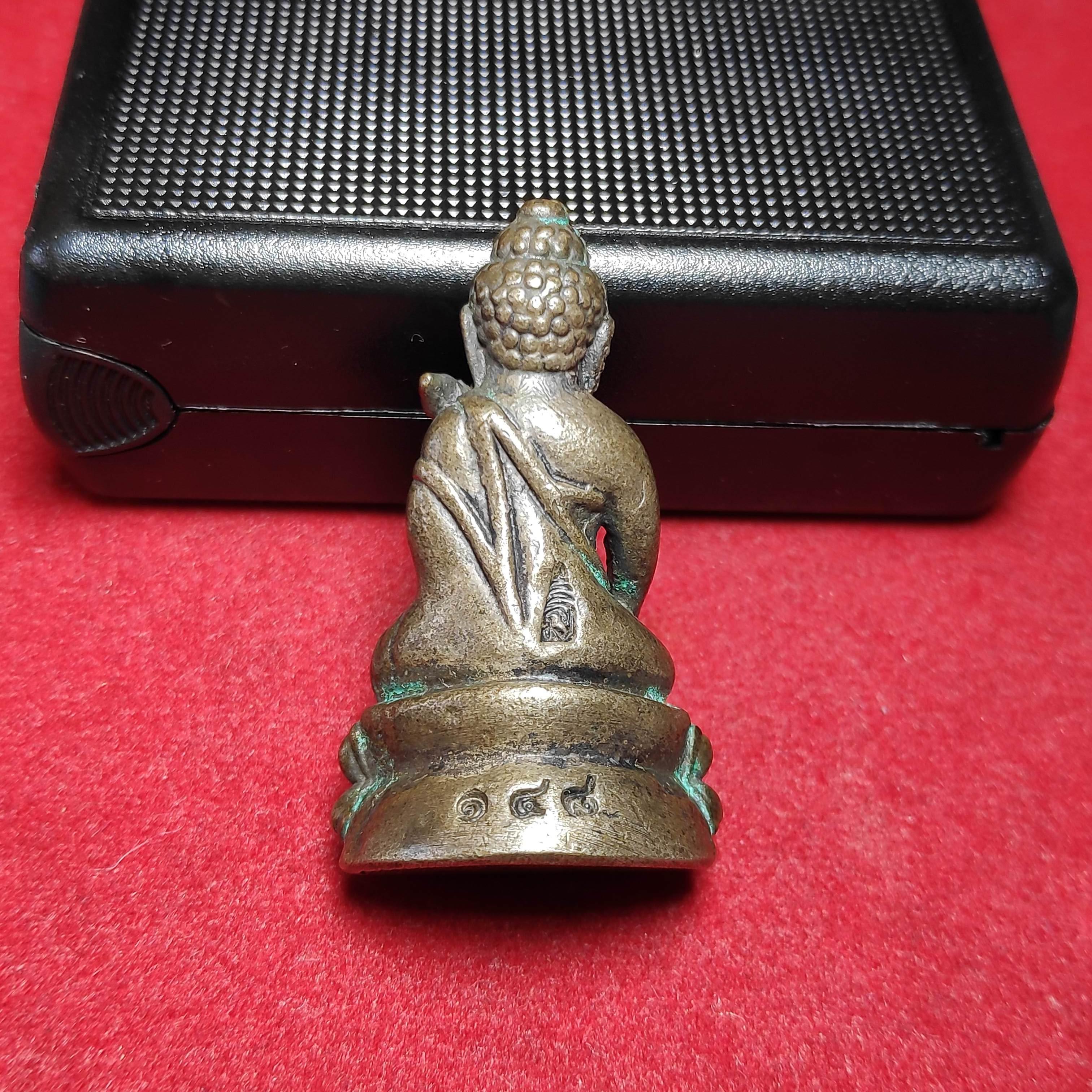 พระกริ่งสายรกพระพุทธเจ้ารุ่นเเรกหลวงปู่คำบุออกวัดกุดชมภูปี2551