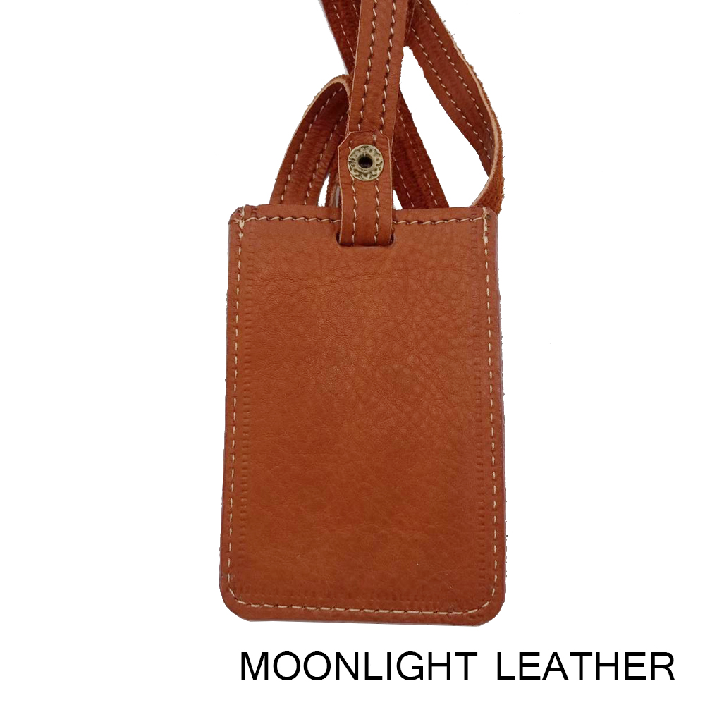 ป้ายห้อยคอ ที่ใส่บัตรพนักงานหนังแท้ทั้งใบ Moonlight มี 5 สี ทำจากหนังวัวแท้ นุ่ม ไม่ลอก สวย ทนทาน มีกล่องเป็นของขวัญได้