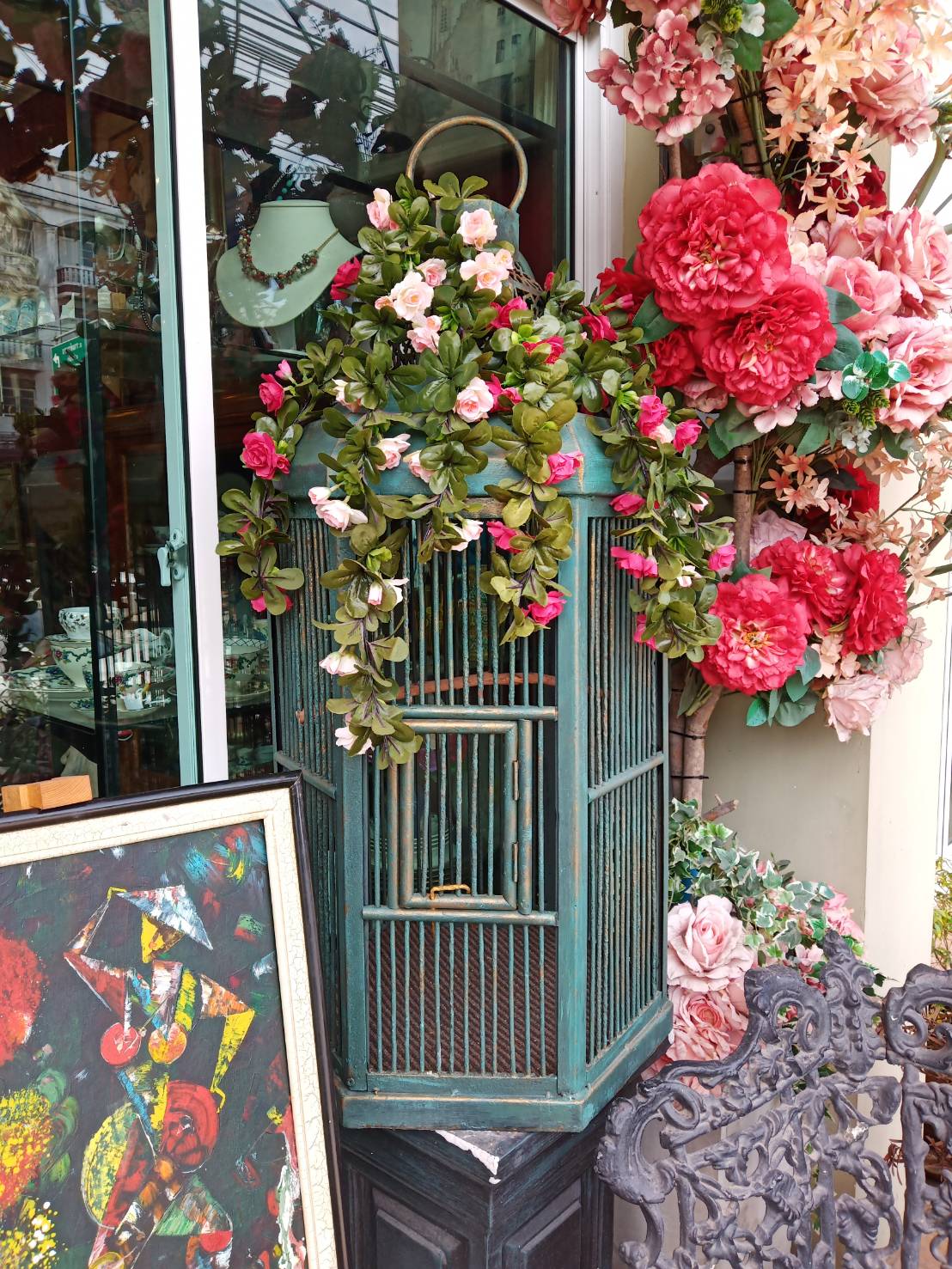 กรงเหล็กทำสี 8 เหลี่ยม