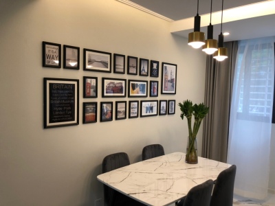 ชุดกรอบรูปติดผนัง London (Black20) กรอบรูปไม้สีดำ 20 ชิ้น พร้อมภาพตามแบบและวัสดุติดตั้ง