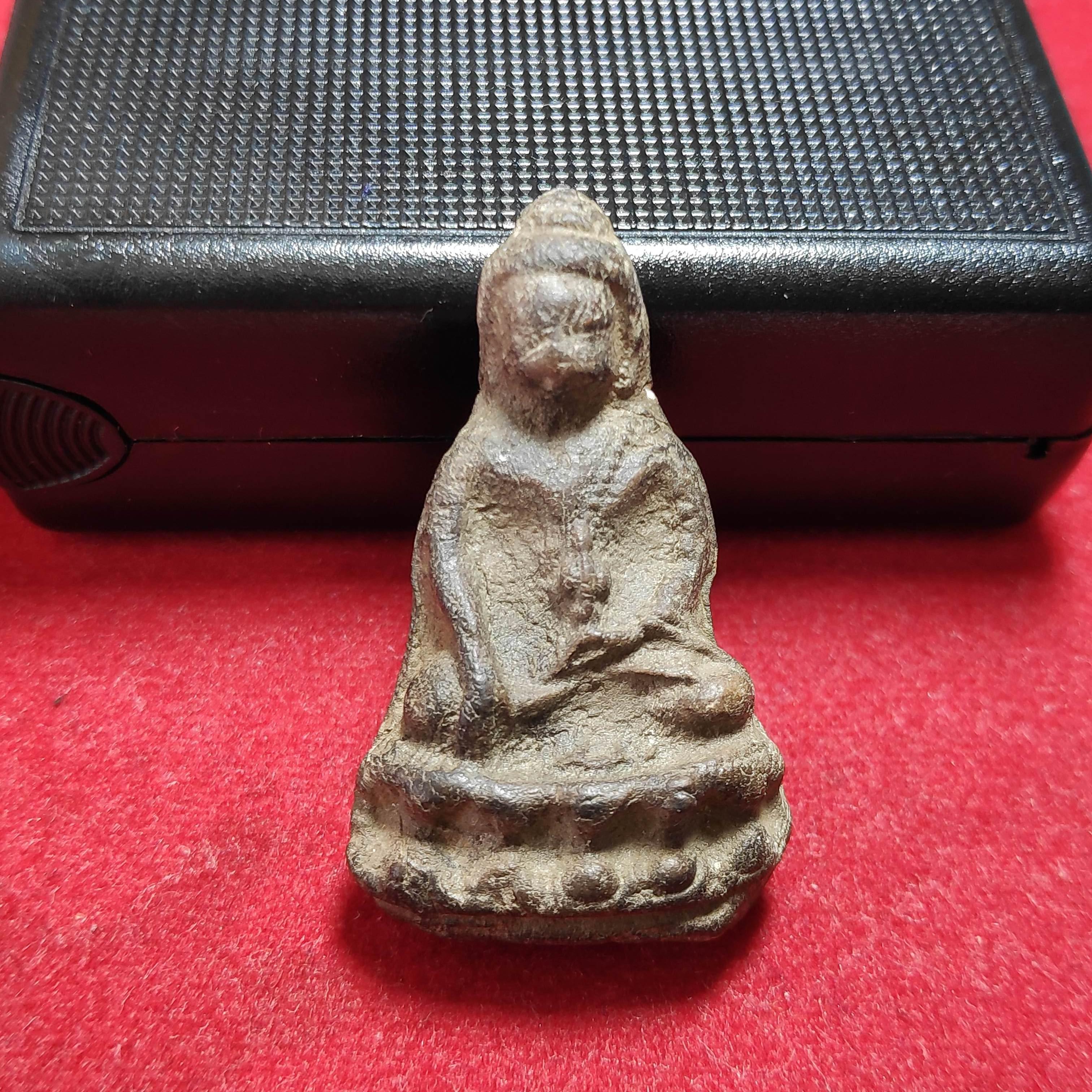 พระกริ่งเนื้อว่านหลวงปู่บุญวัดกลางบางเเก้วหลังยันต์