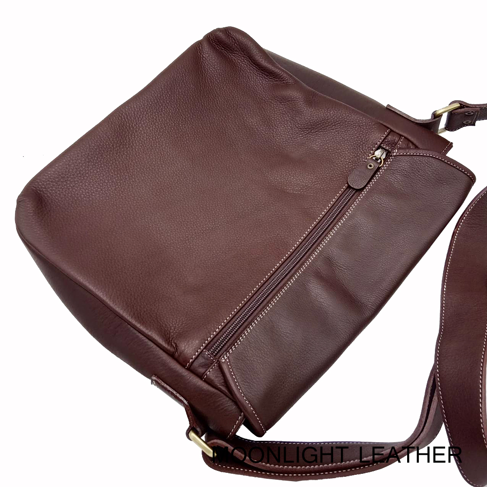 กระเป๋าหนังแท้สะพายข้าง สำหรับผู้ชาย Moonlight สีน้ำตาลเข้ม ทำจากหนังวัวแท้ทั้งใบ นิ่มมาก ขนาดใหญ่ ไม่ลอก มีรับประกัน