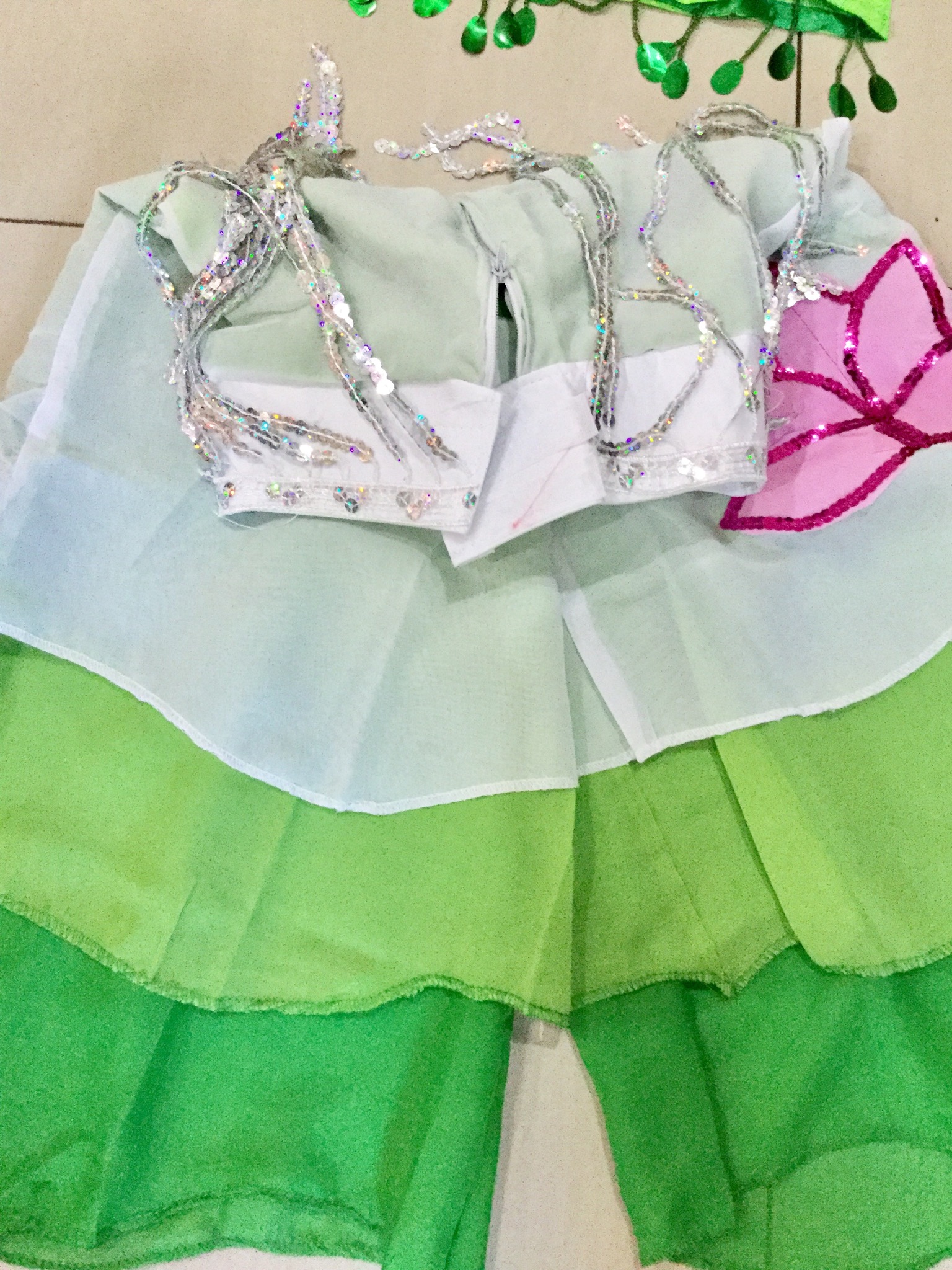 ชุดเต้นเด็กสีเขียวแขนกุด. รหัส 50