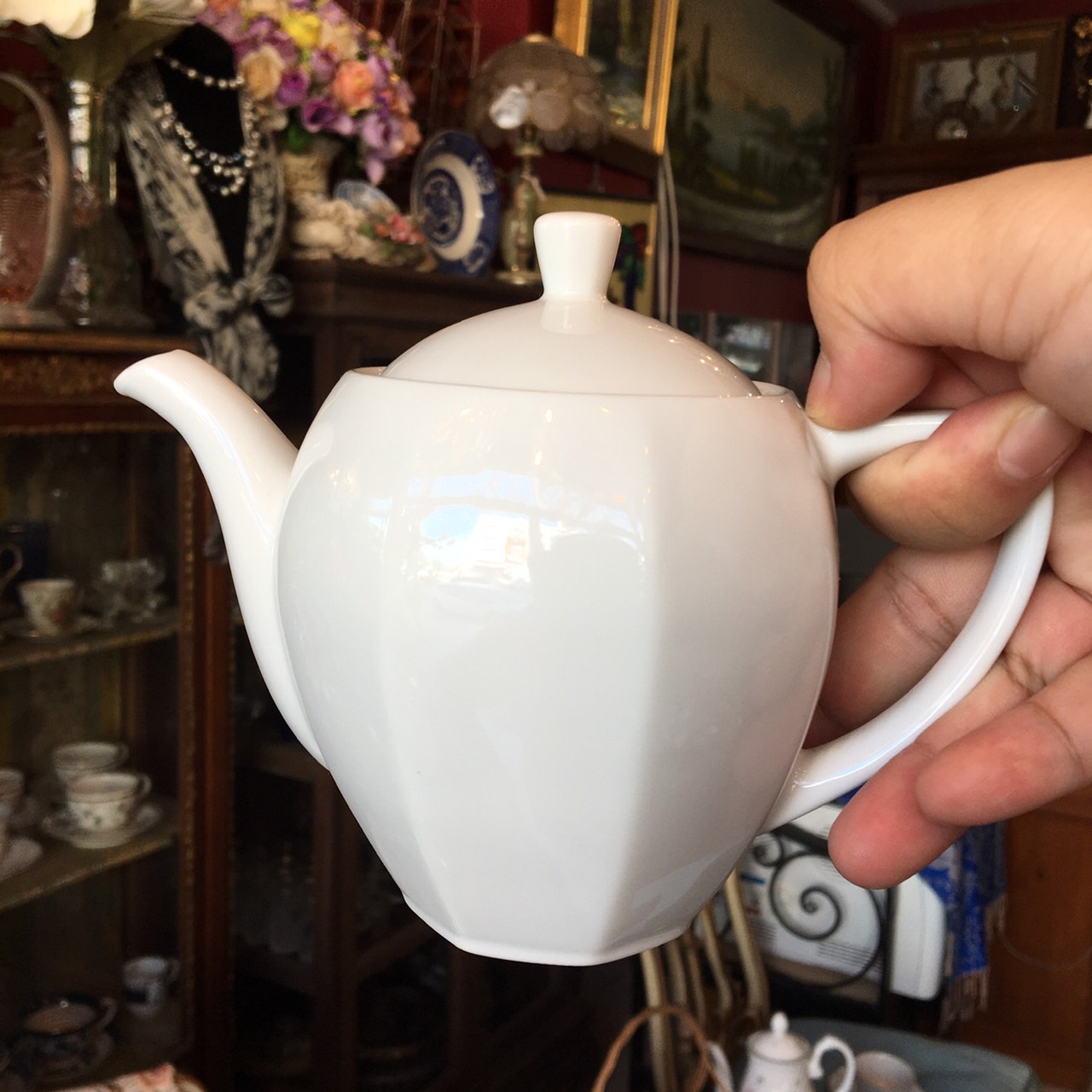 กาชา งานเซรามิค สีขาวล้วน