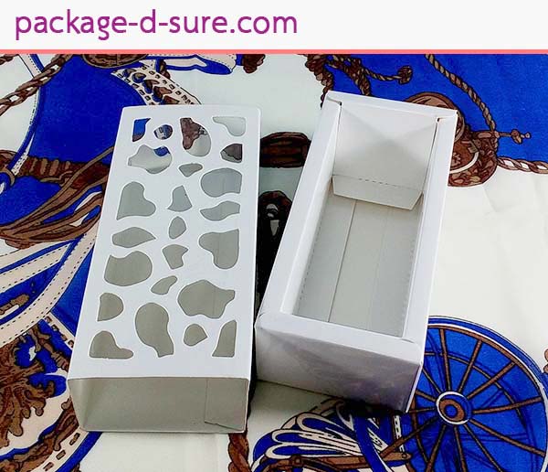 โปรโมชั่น//กล่องมาการองใส่ 4 ชิ้น ลายฉลุ 5.8x12.8x4 สีขาว **แพ็ค 50 ใบ**