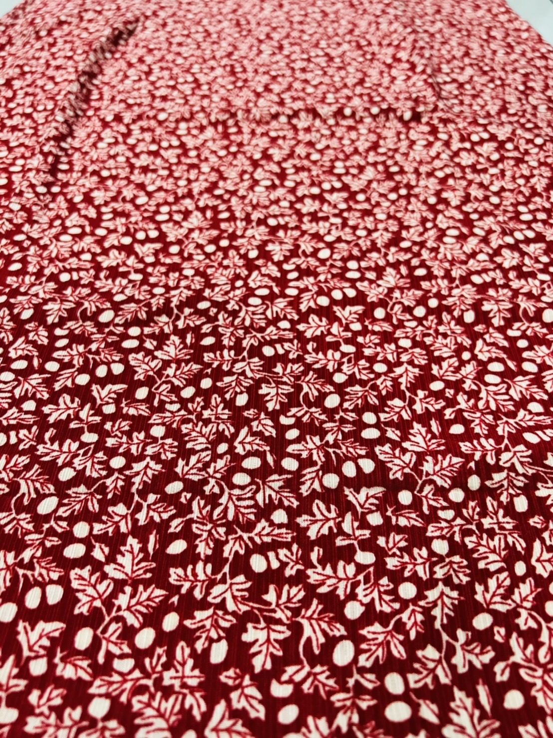 กี่เพ้าสั้น สีแดงลายดอกเล็ก รหัส RV18 สินค้าพร้อมส่ง (ผ้ายืด สวมหัว)