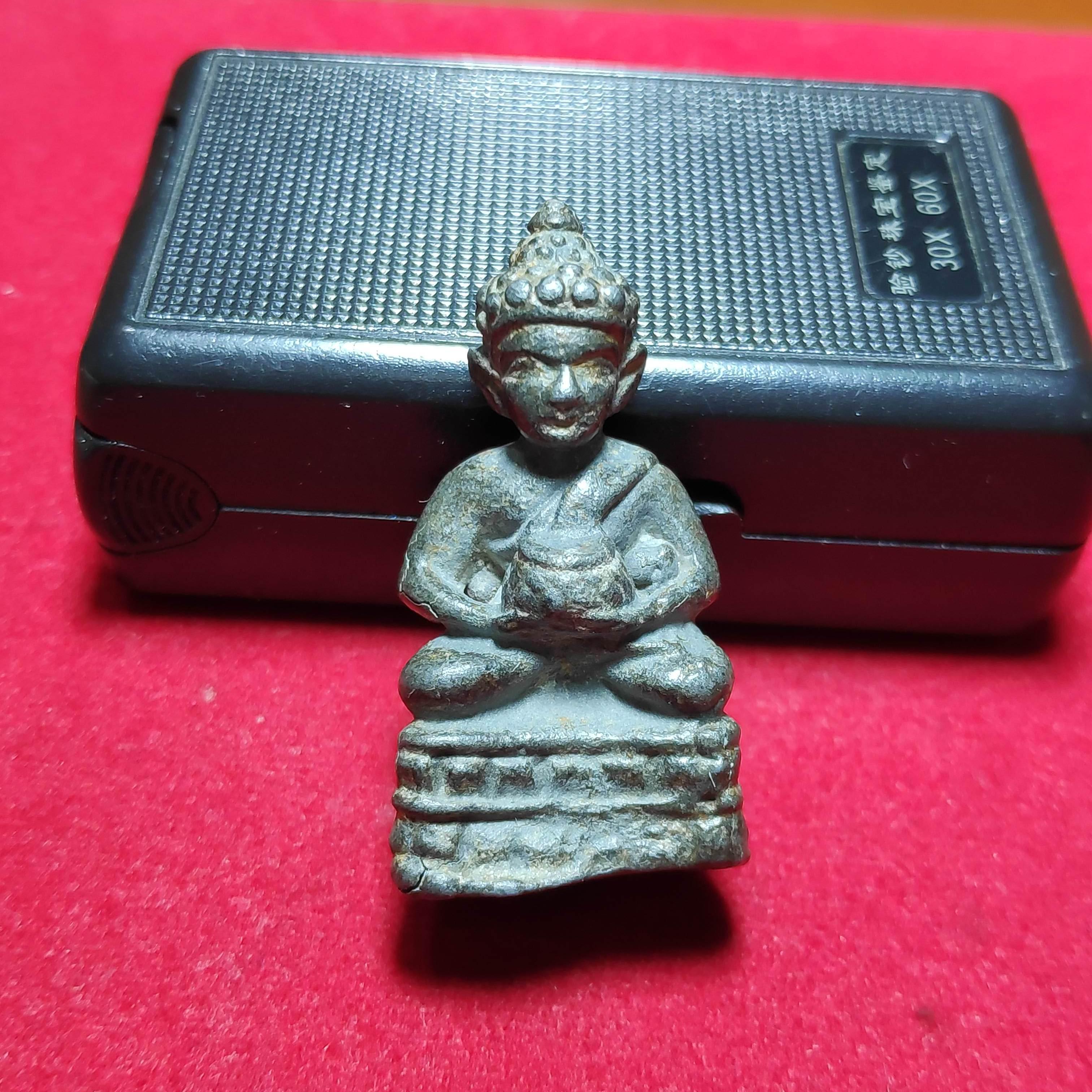 รูปหล่อพระชัยวัฒน์ปางอุ้มบาตรเนื้อตะกั่ว