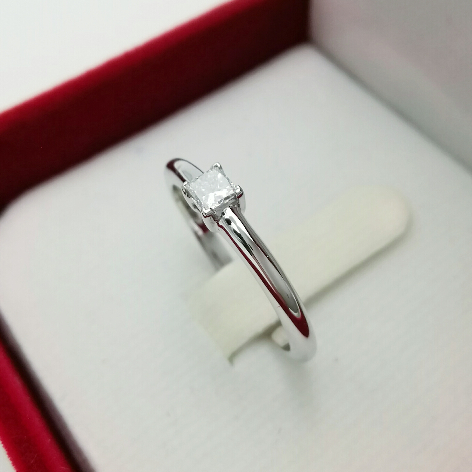 แหวนเพชรแท้ทรง Princess น้ำหนักรวม 0.10 cts