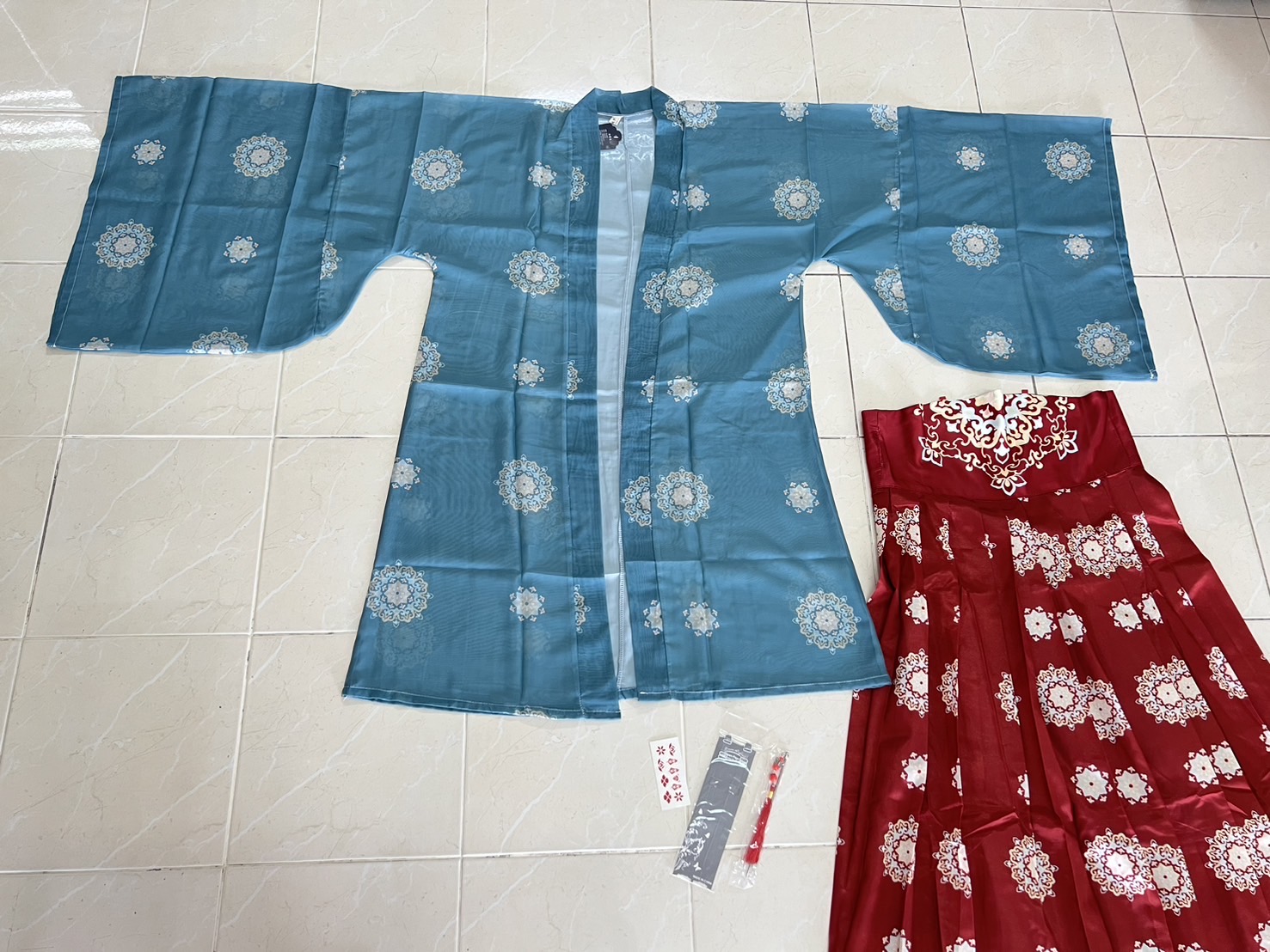 ชุดจีนหญิงฮั่น เสื้อเขียว + เดรสแดง