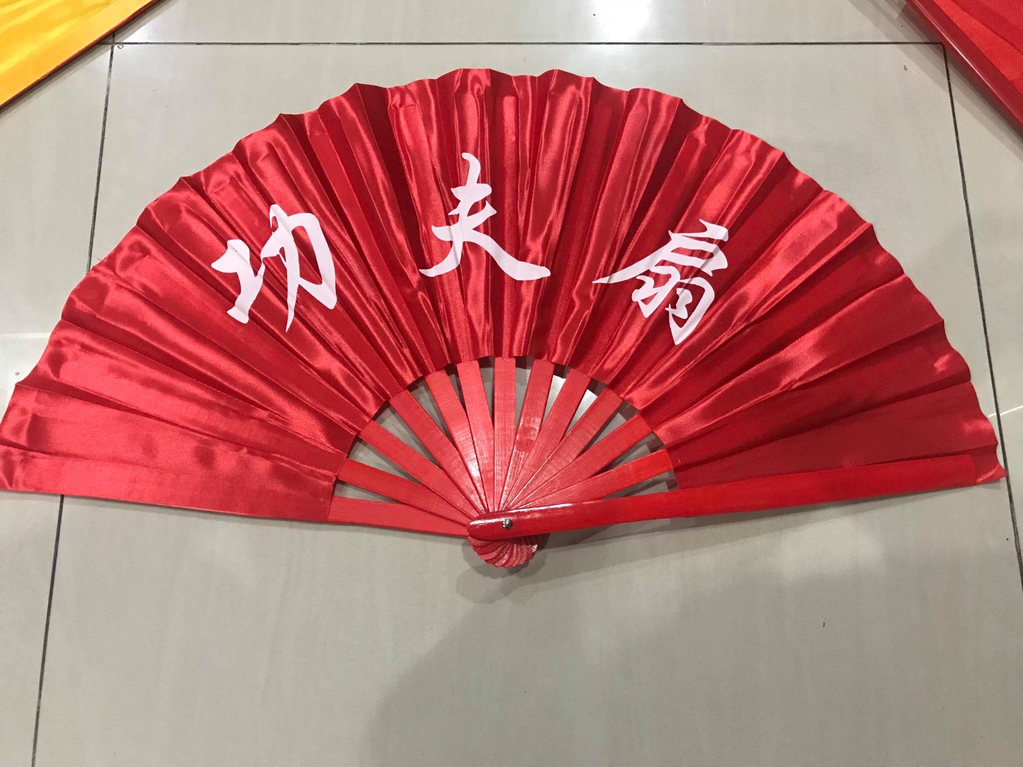 พัดรำไทเก๊กและกังฟู. สีแดงลายหนังสือขาว สินค้าพร้อมส่ง