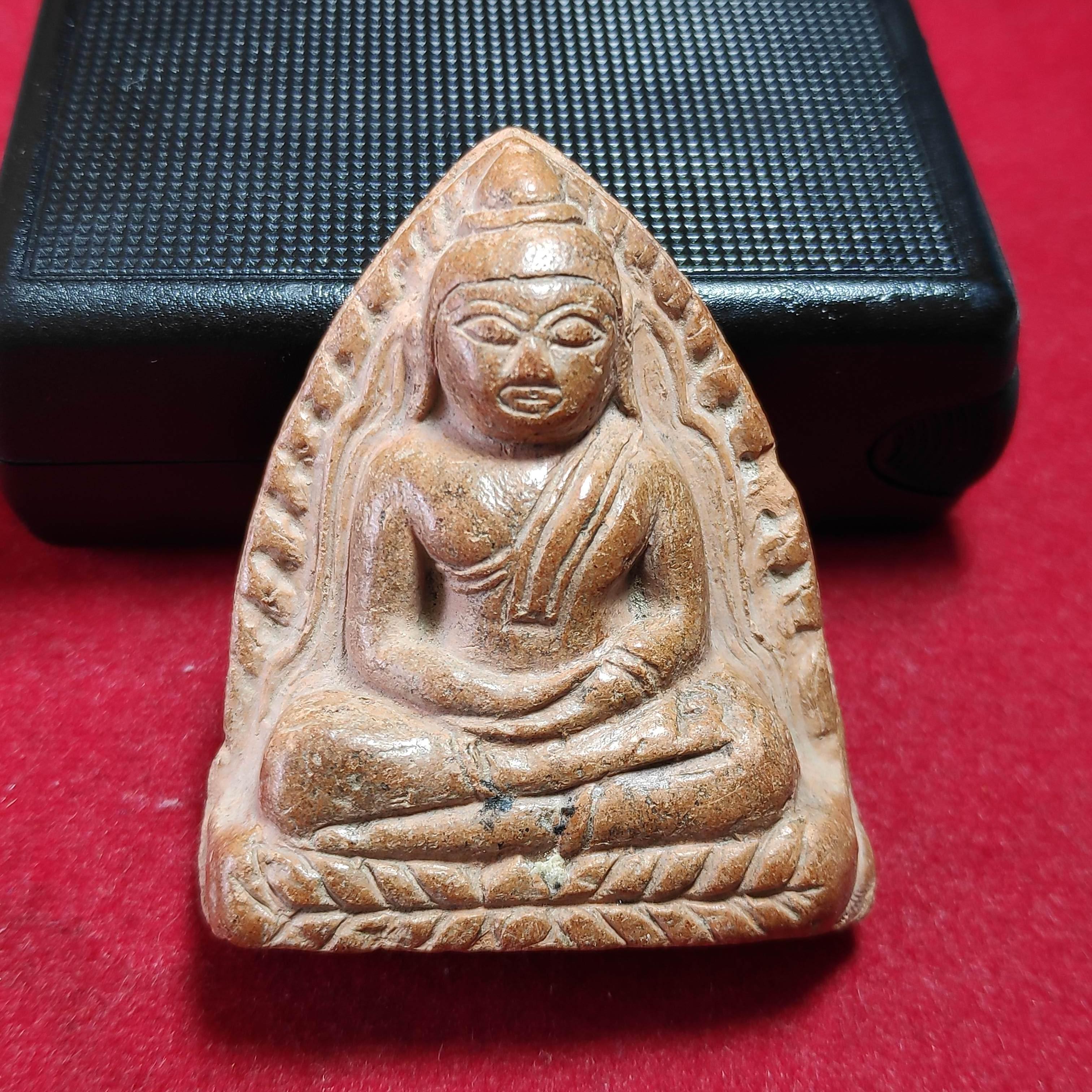 พระหลวงพ่อโตกรุวัดชีปะขาวหายเนื้อดิน