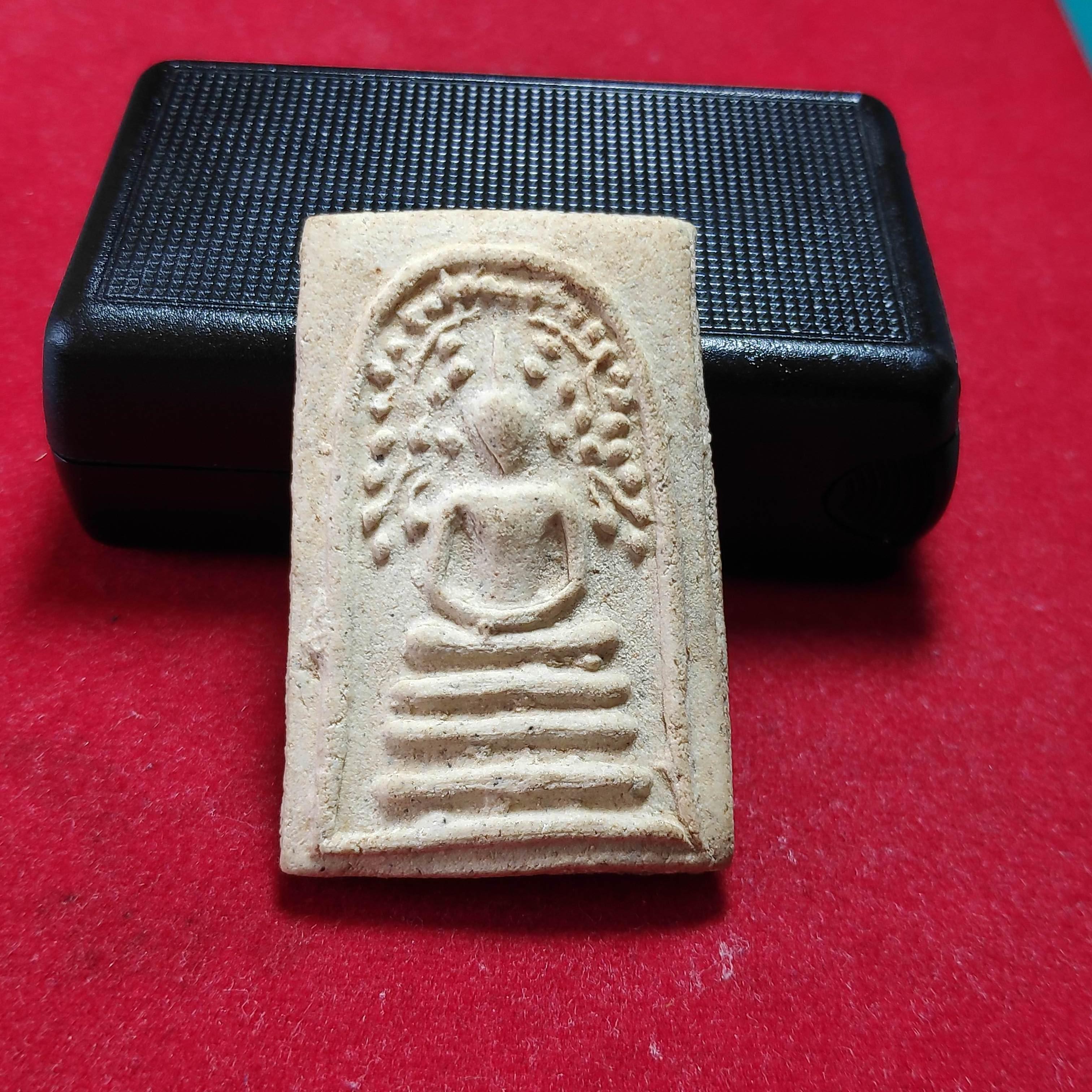 พระสมเด็จปรกโพธิ์เนื้อผงรุ่นเเรกหลวงพ่อพานวัดโป่งกะสังหลังยันต์