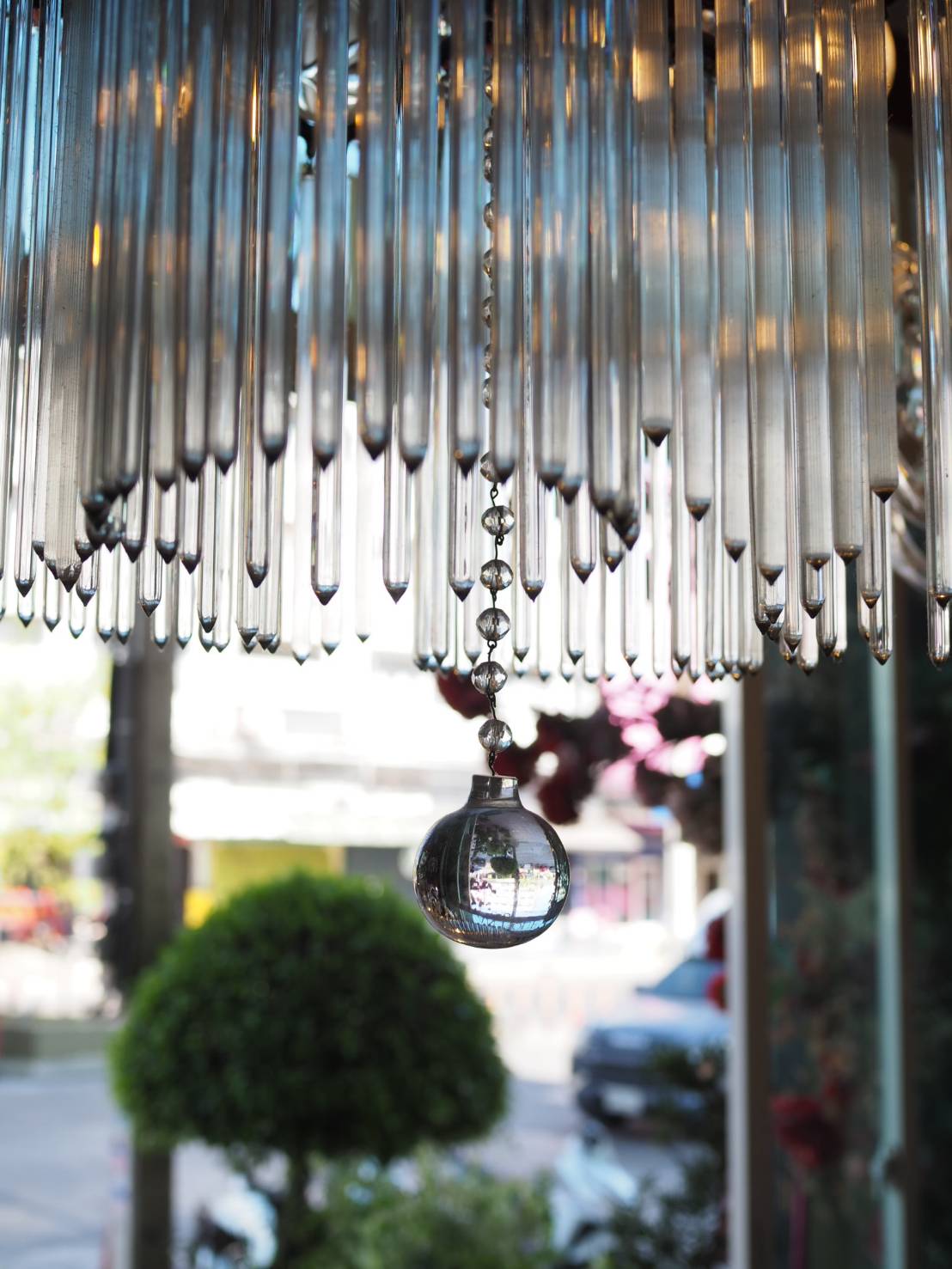 แชนเดอเรียฝรั่งเศส งานสมัยเก่าร้อยด้วยแท่งแก้วยาวกับคริสตัลและหินอาเกต (Agate) คริสตัลฝรั่งเศส