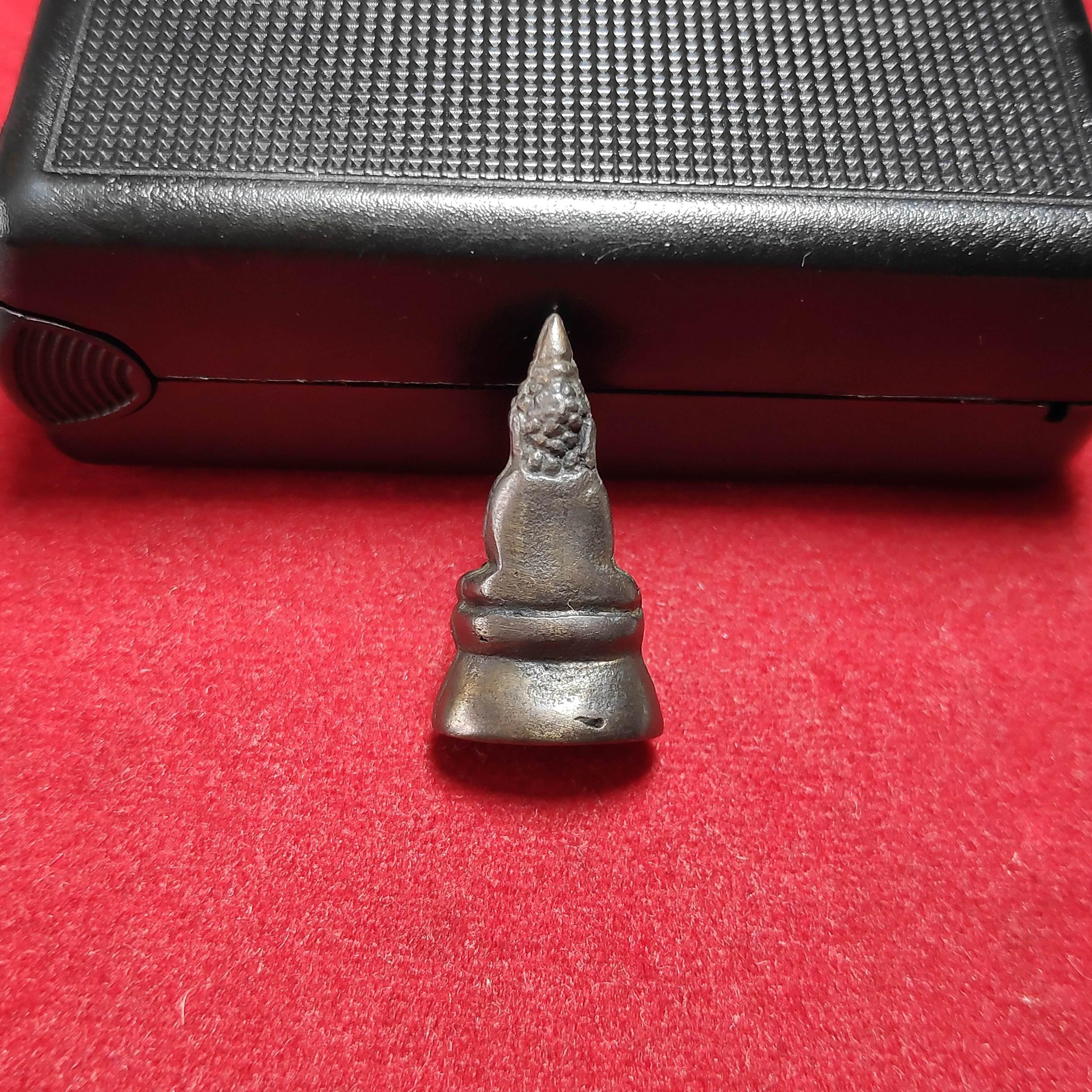 พระชัยวัฒน์พิมพ์เขื่อนเล็กหลวงปู่เอี่ยมวัดหนังเนื้อสัมฤทธิ์