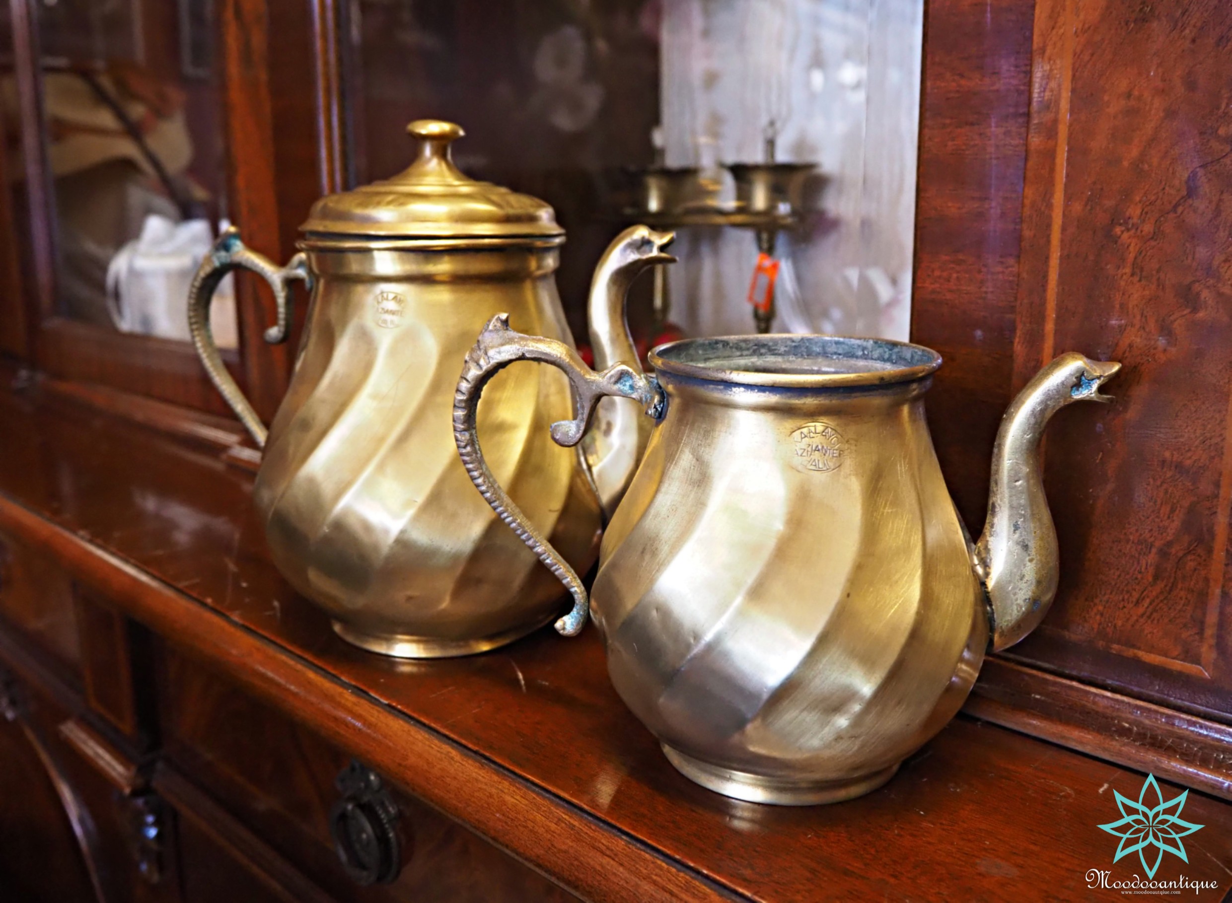 กาน้ำชาสำหรับใส่เครื่องดื่ม งานทองเหลืองแอนทีคจากตุรกี