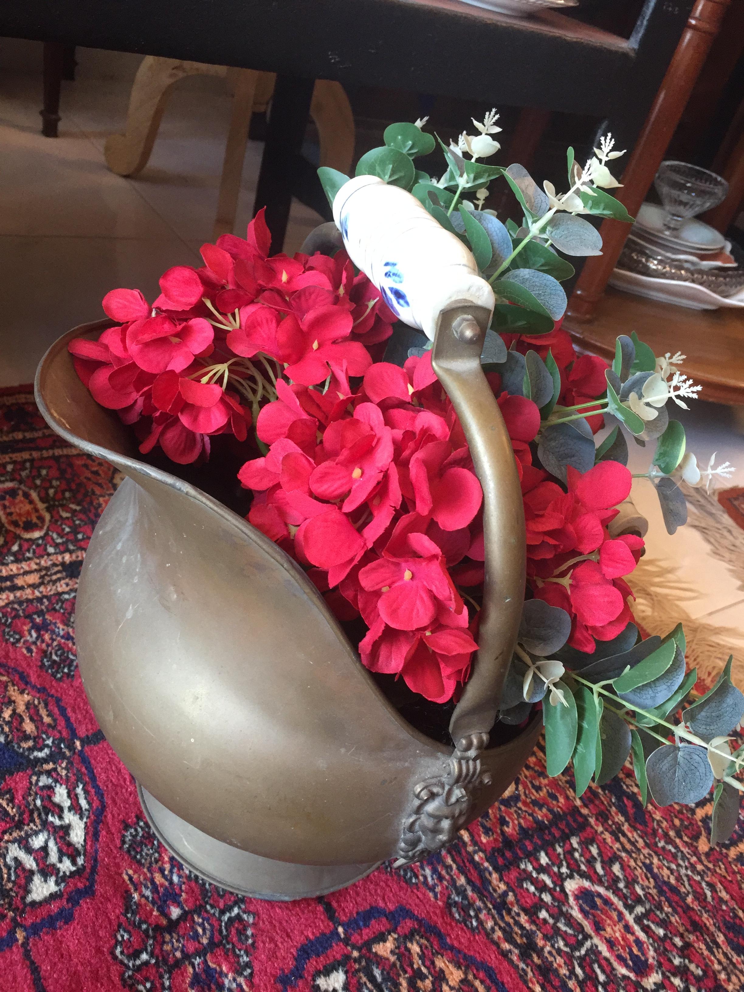 ที่ใส่ถ่านทองเหลืองโบราณของอังกฤษ