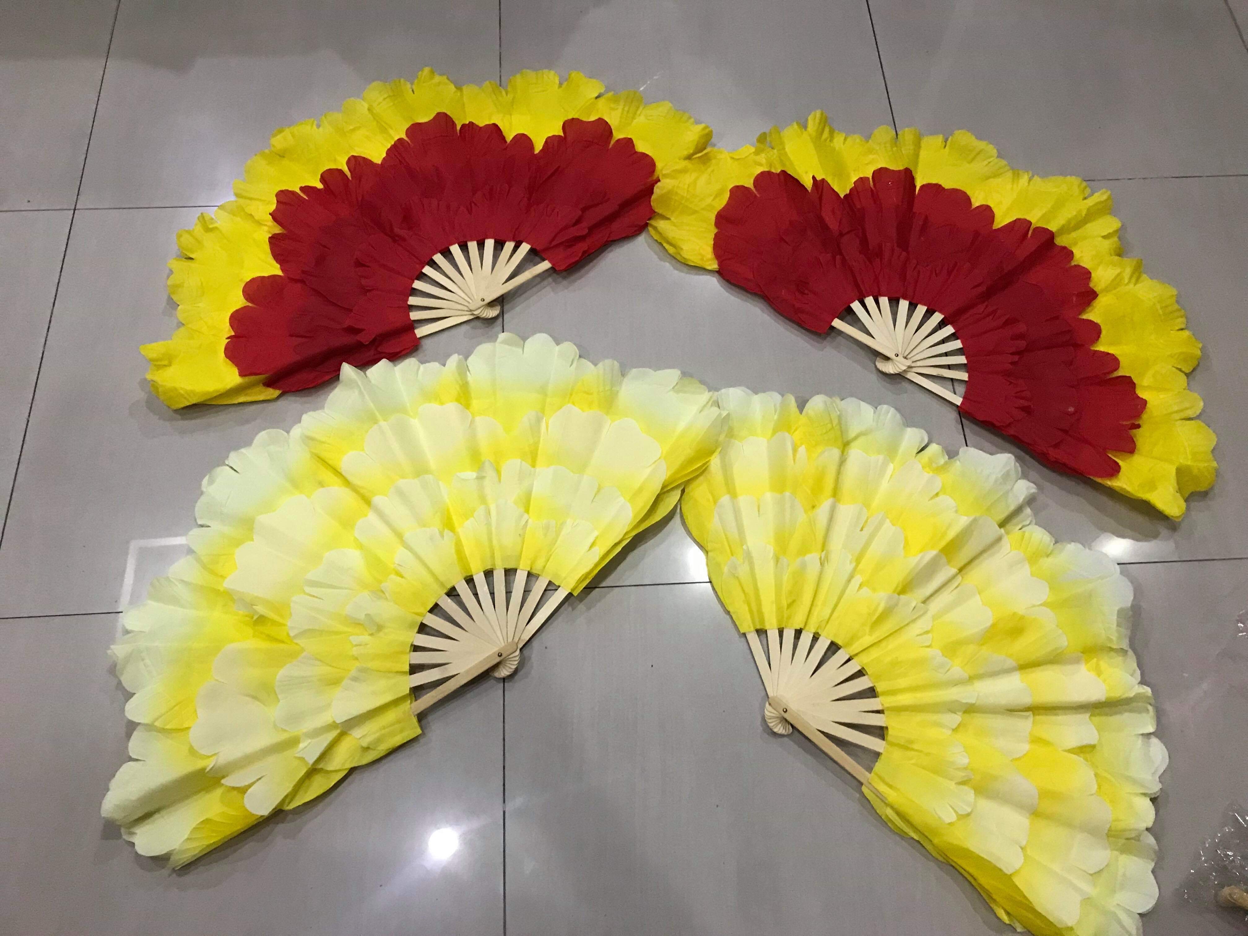 พัดแฟนซี กลีบดอกบัว สีเหลือง สินค้าพร้อมส่ง