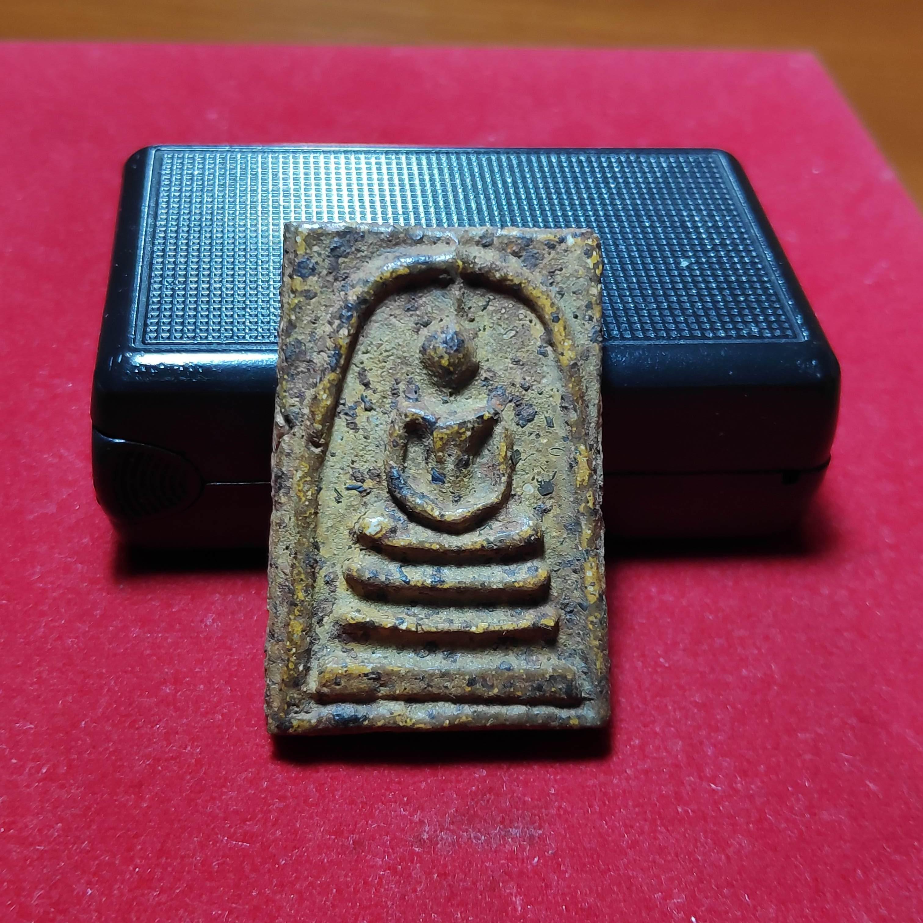 พระสมเด็จวัดระฆังพิมพ์ใหญ่หลังเเบบพระนางพญา